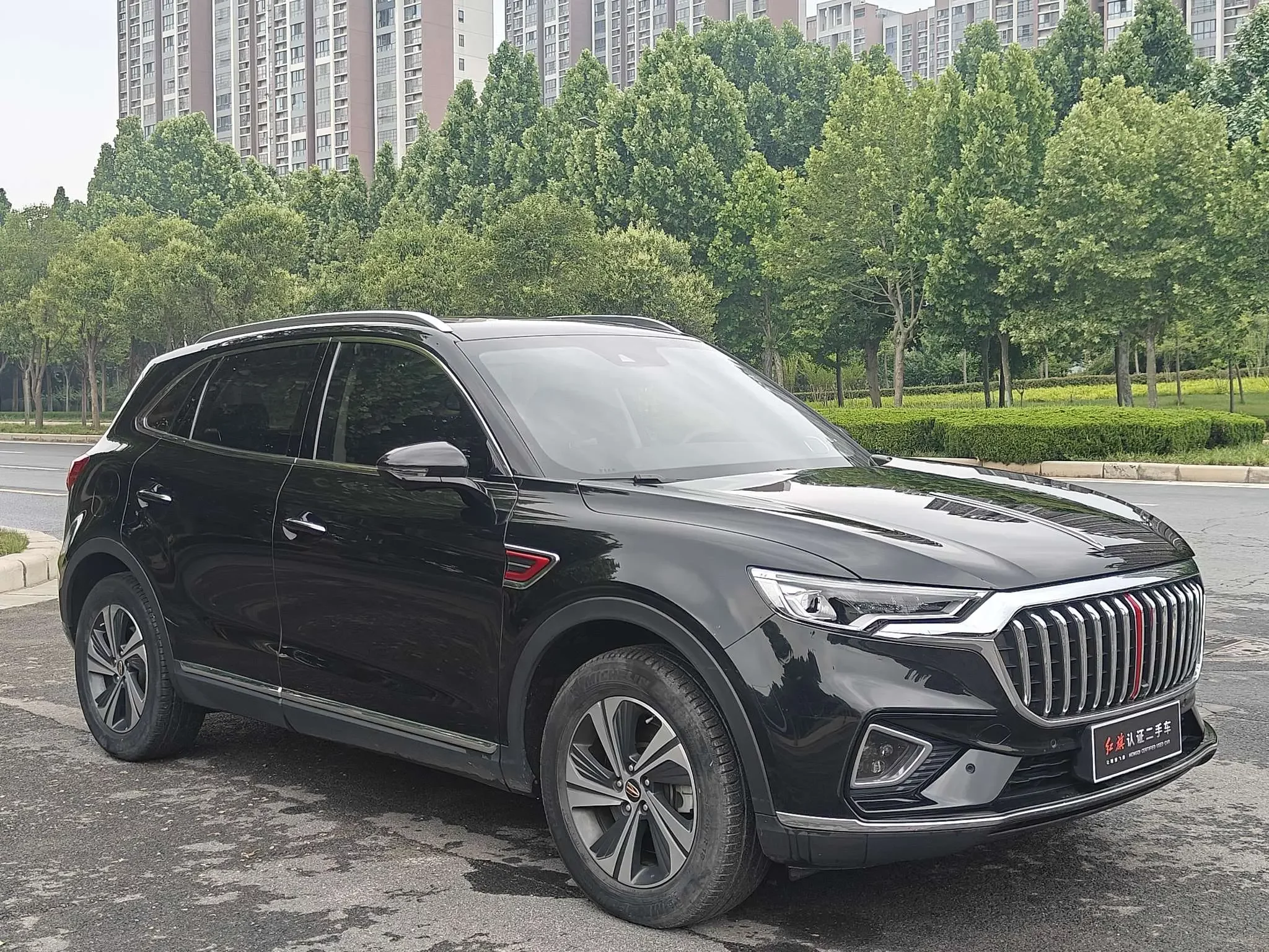 Hongqi HS5