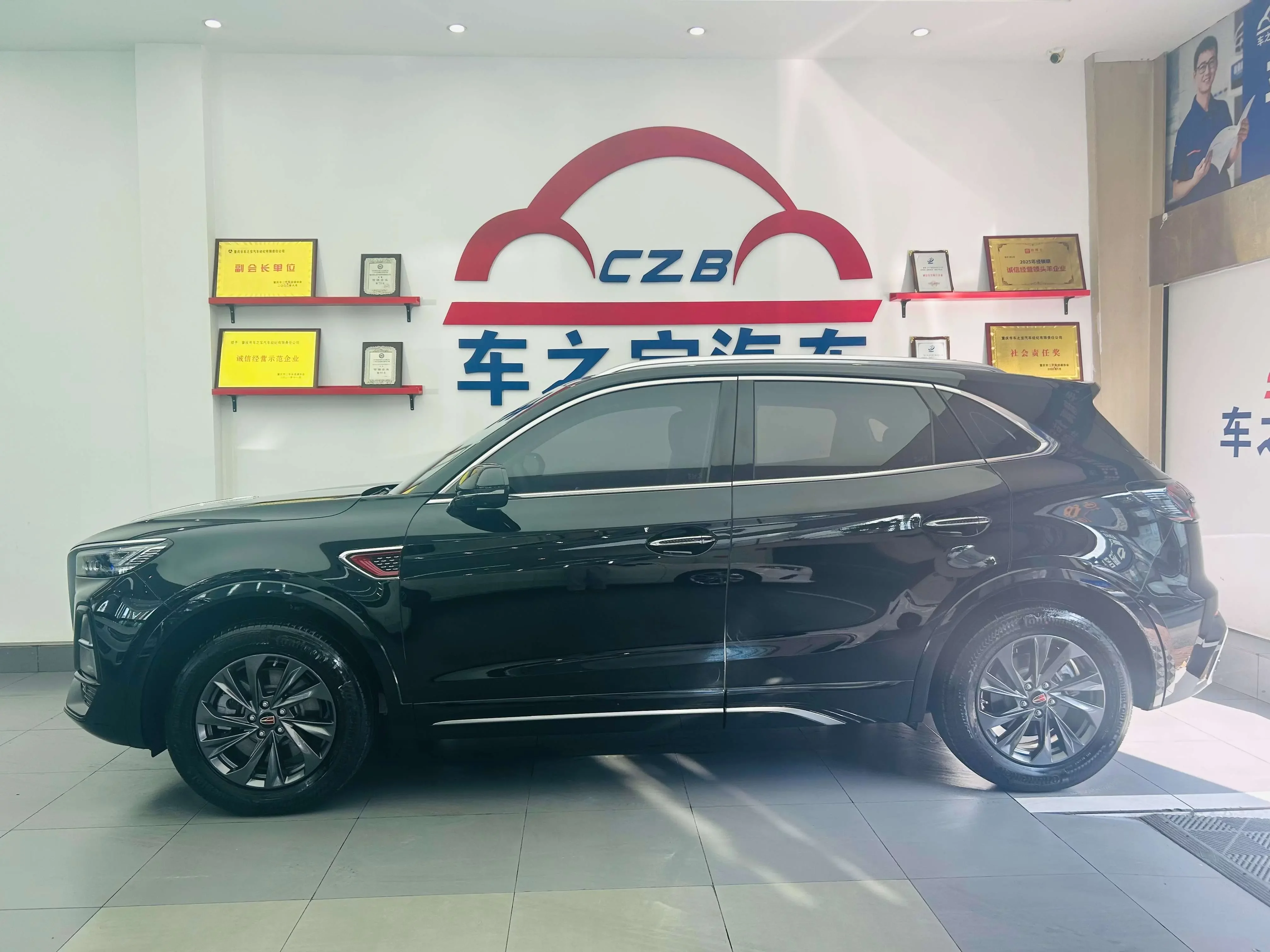 Hongqi HS5