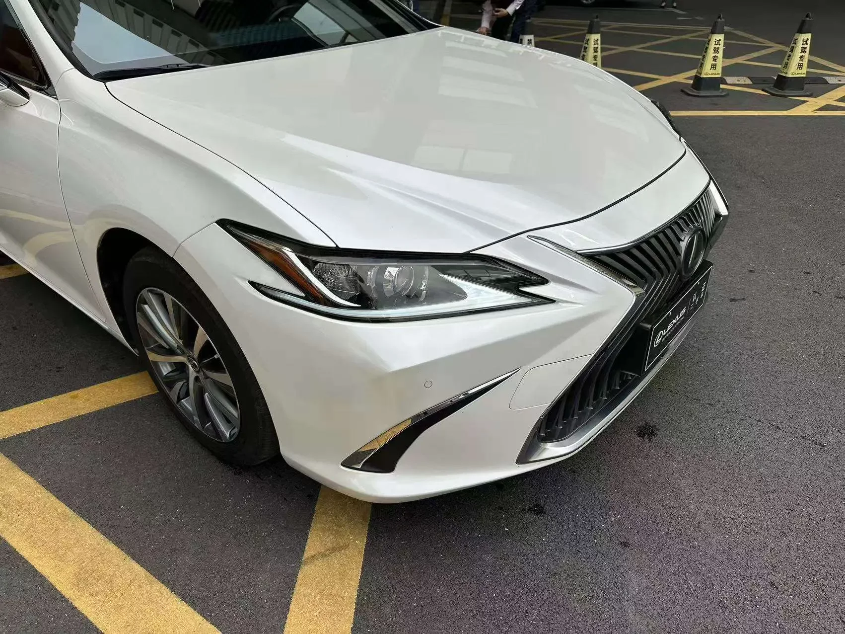 Lexus ES
