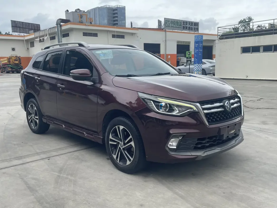 Kai Chen Venucia T70