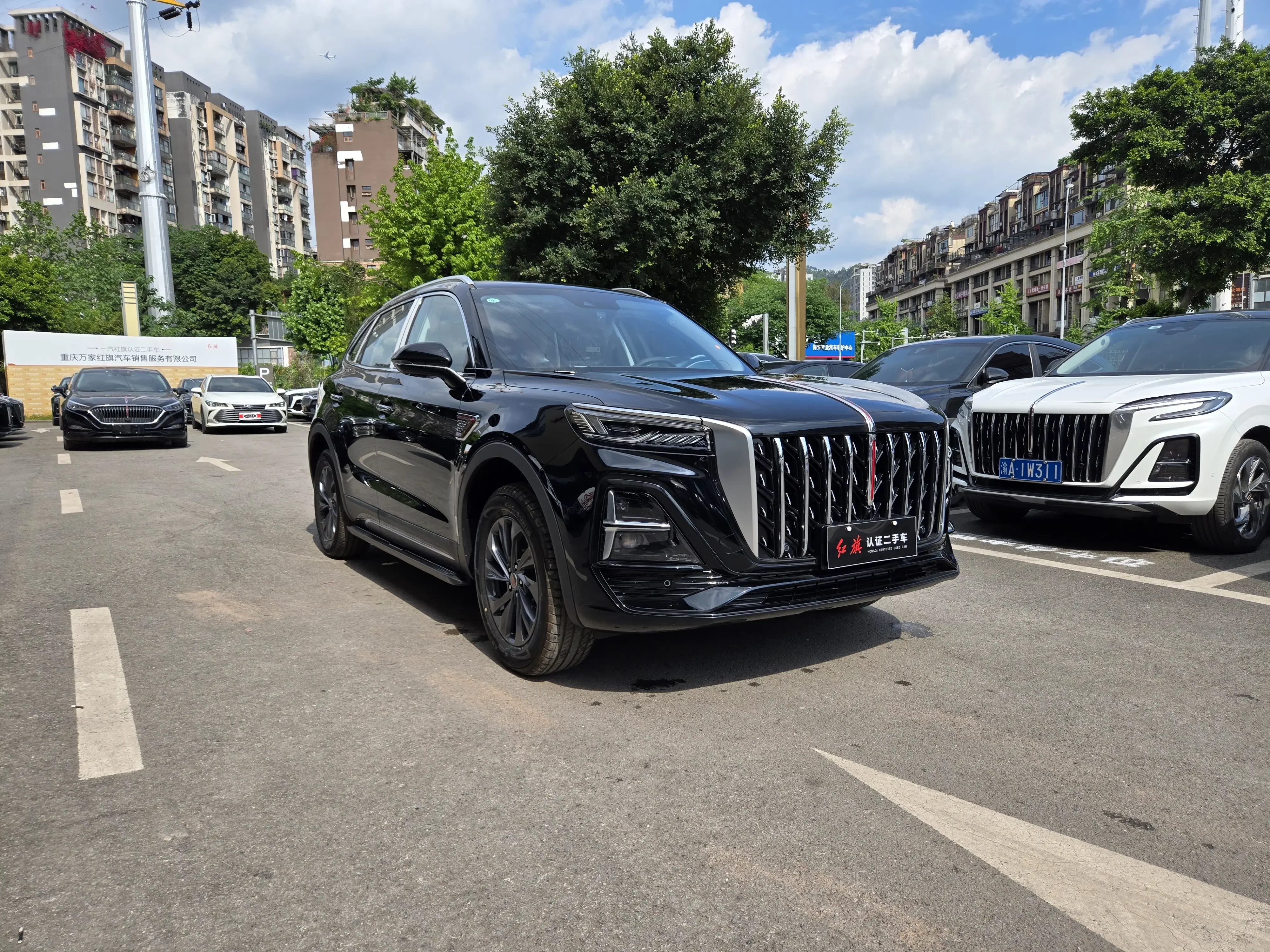 Hongqi HS5