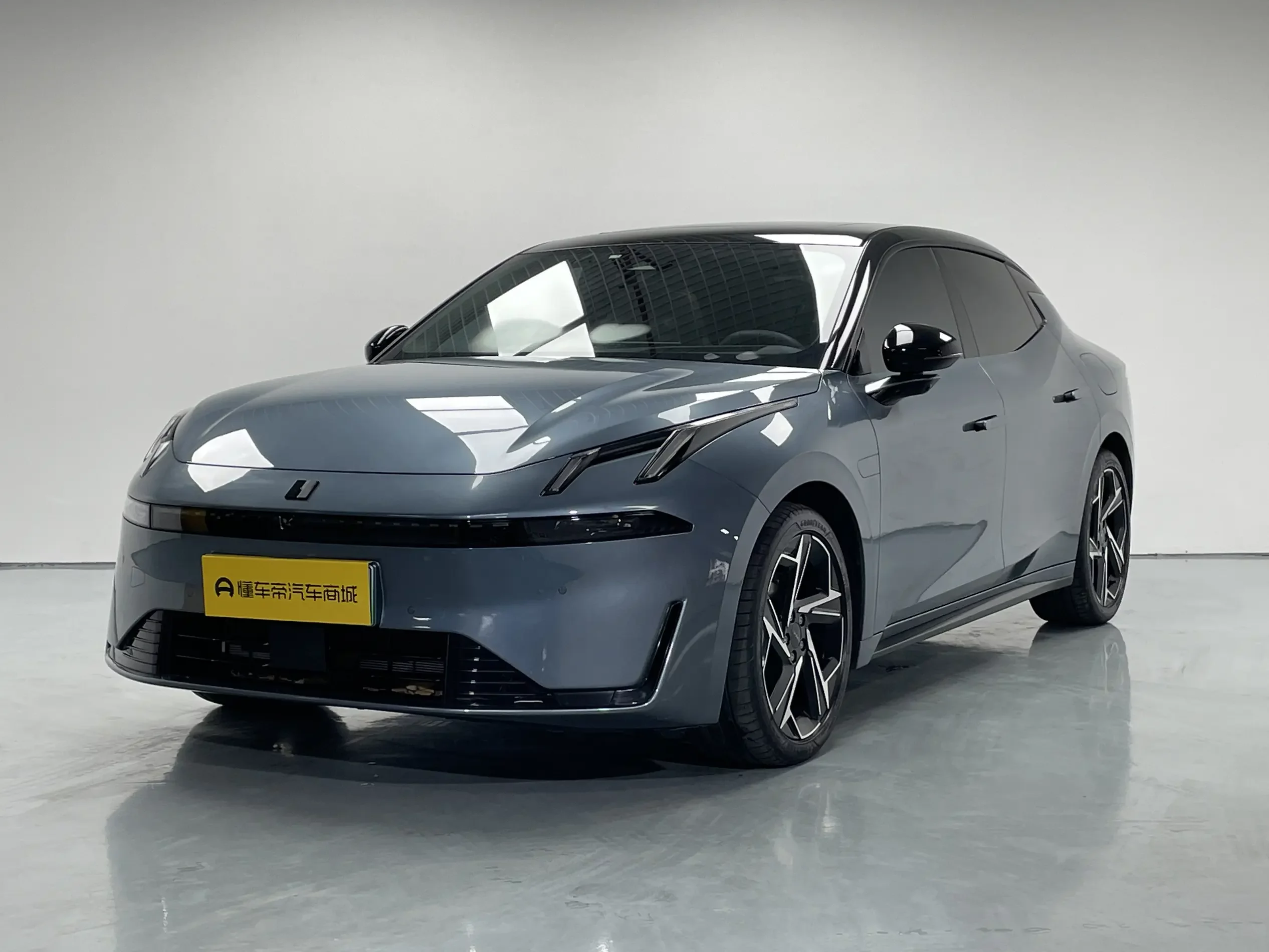 Lynk & Co 07 EM-P