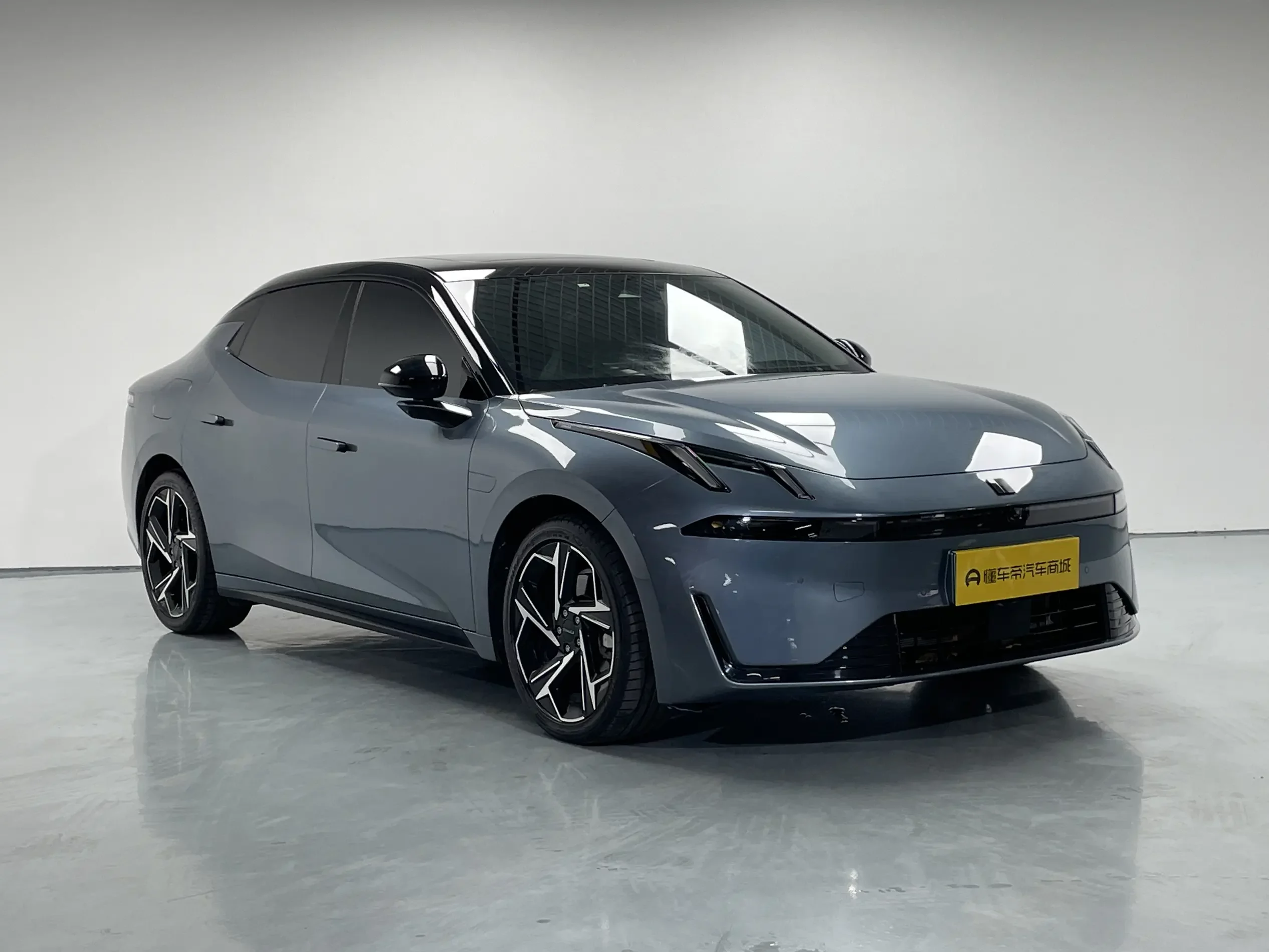 Lynk & Co 07 EM-P