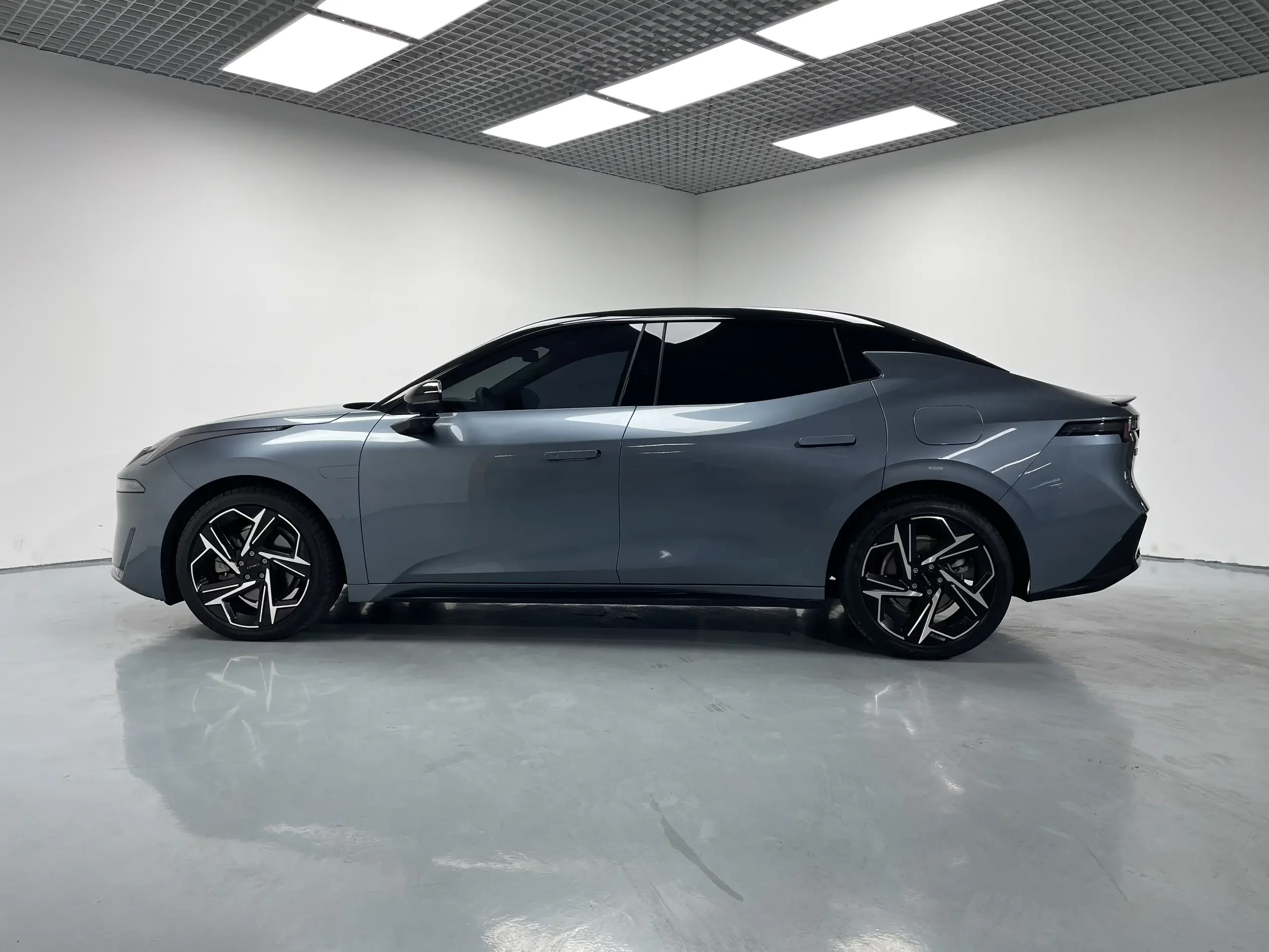 Lynk & Co 07 EM-P