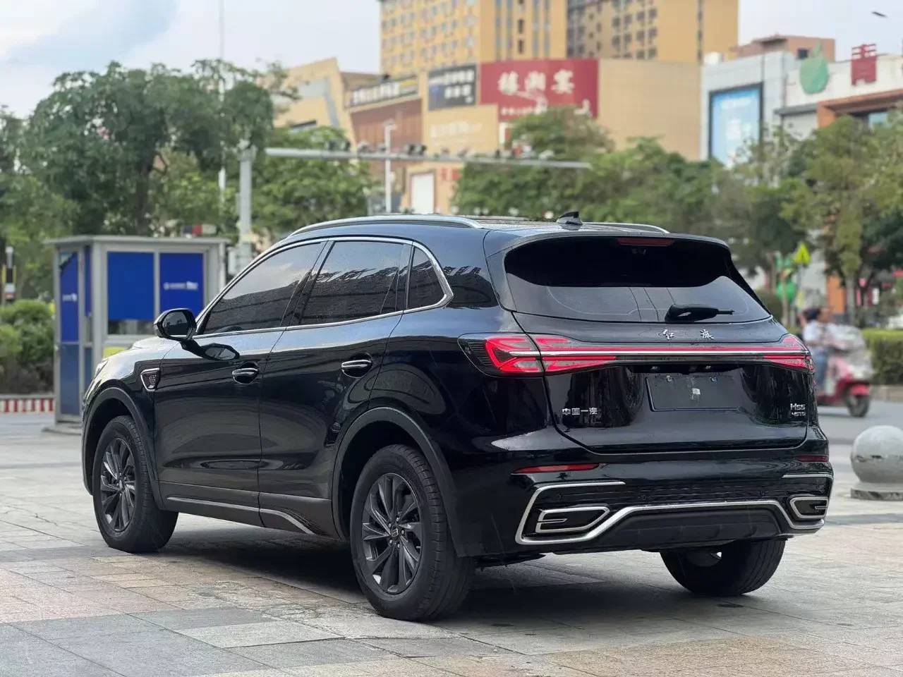 Hongqi HS5