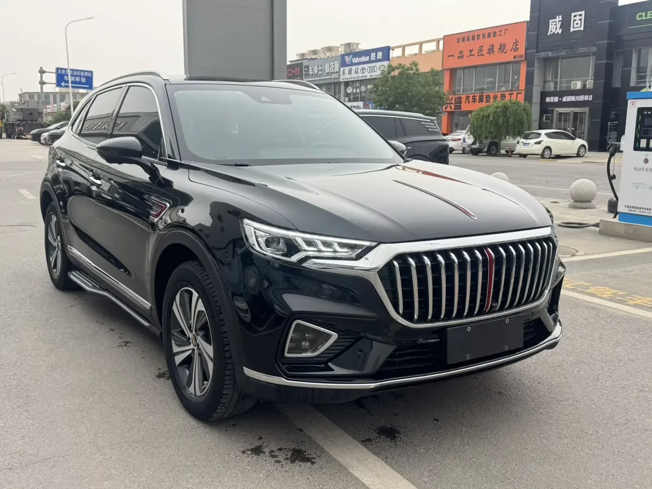 Hongqi HS5