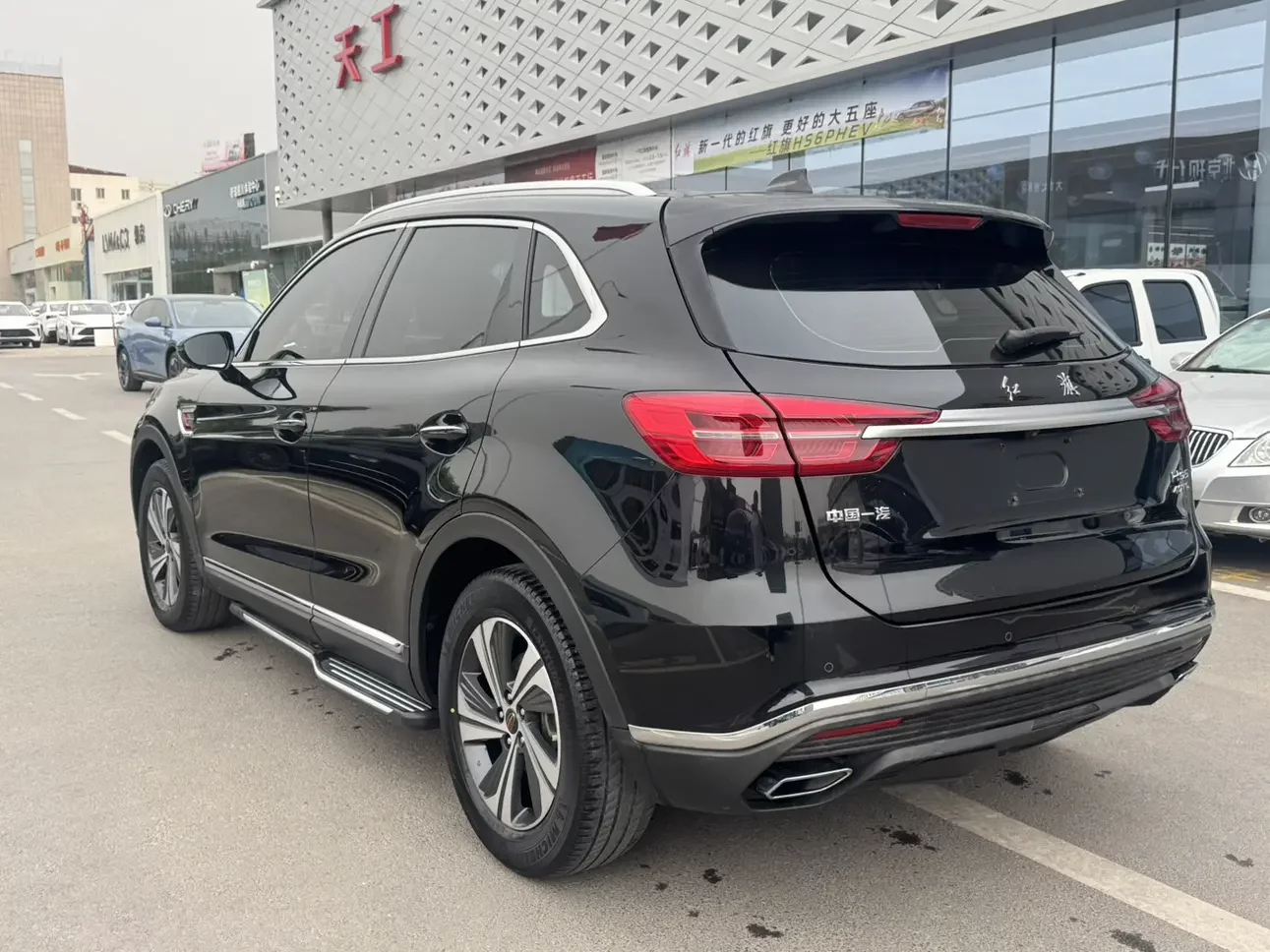 Hongqi HS5