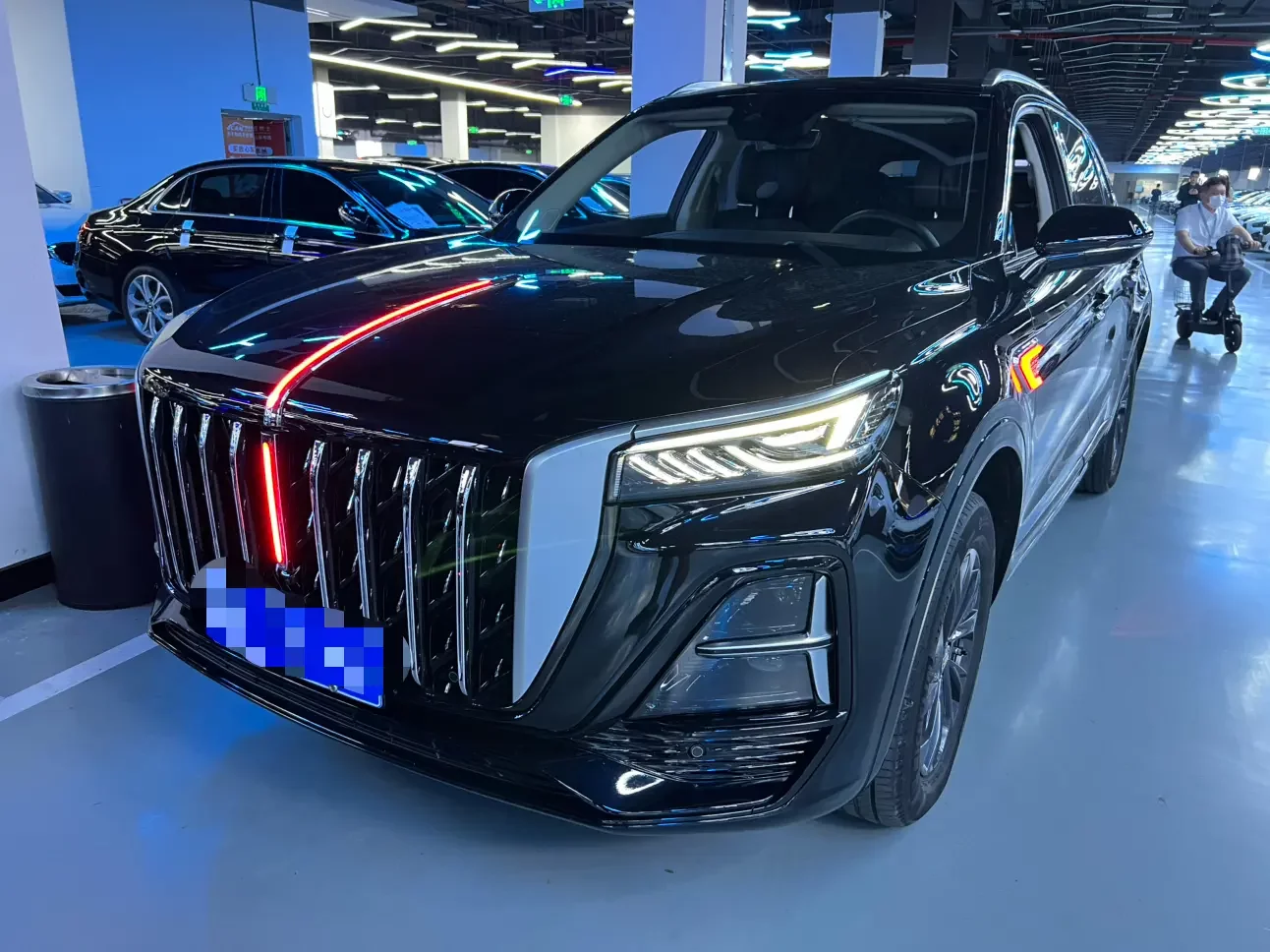 Hongqi HS5