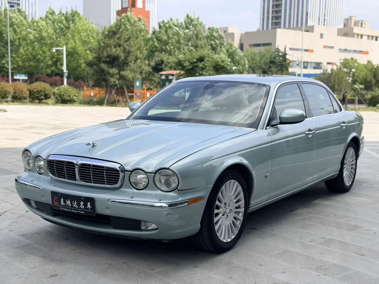 Jaguar XJ