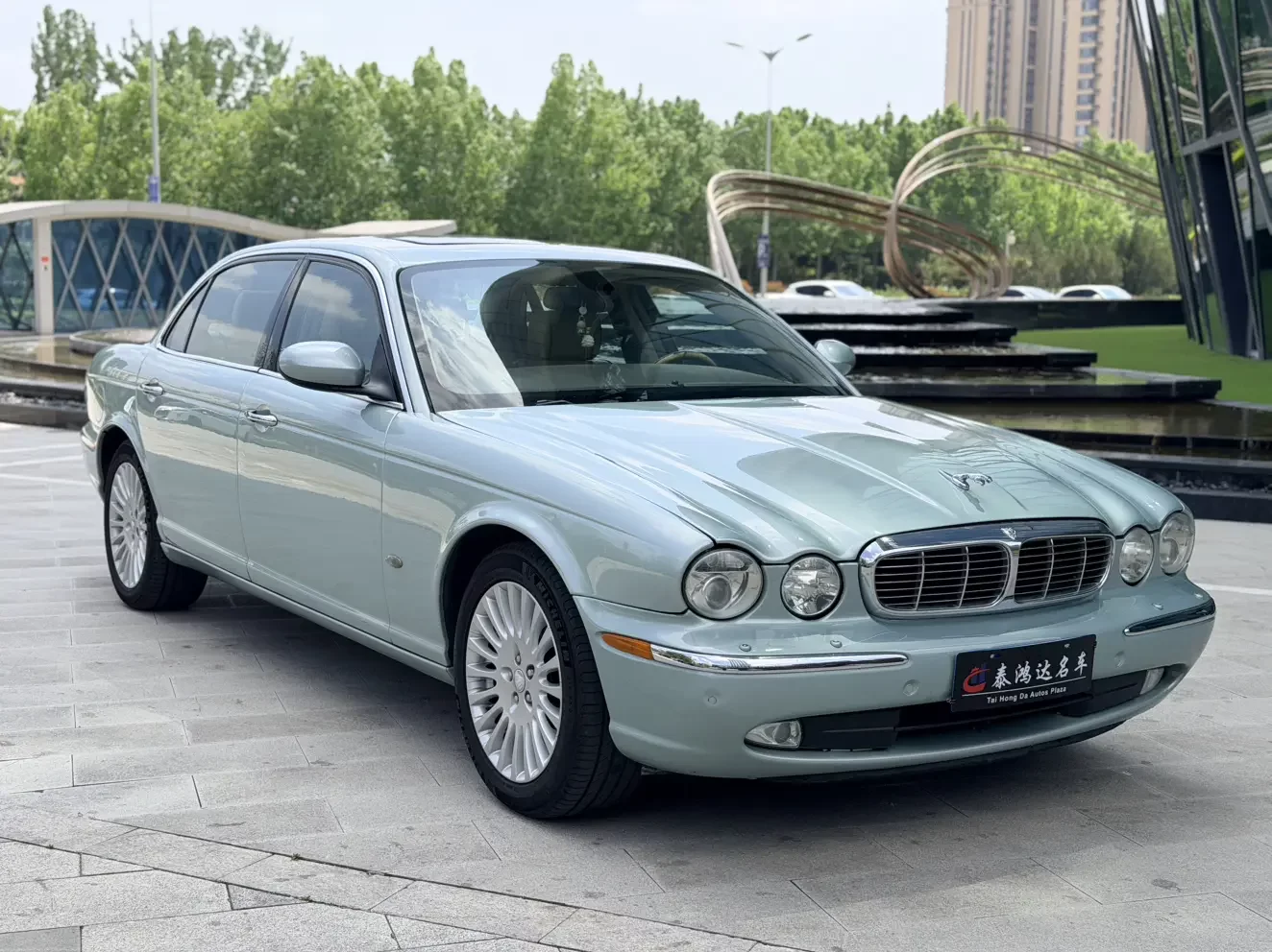 Jaguar XJ