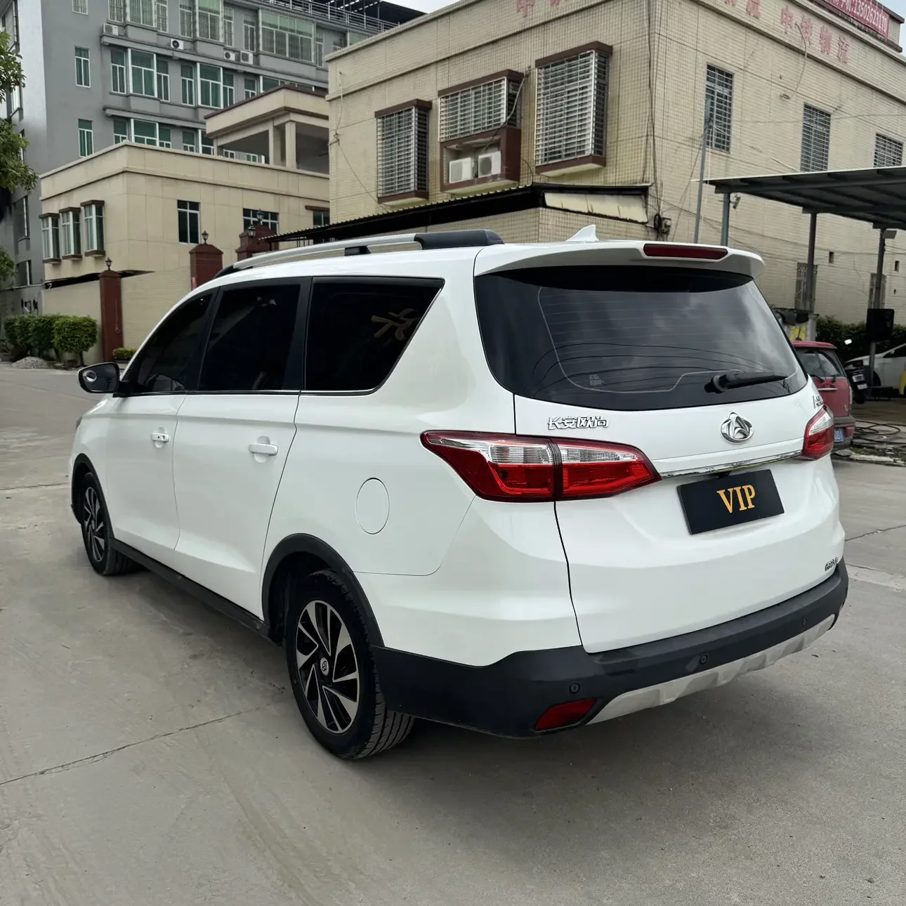 Oshan Changan Auchan A800