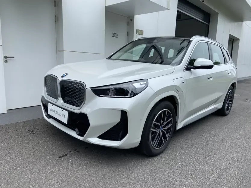 BMW iX1