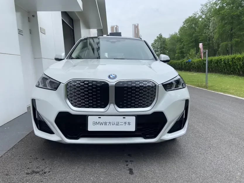 BMW iX1