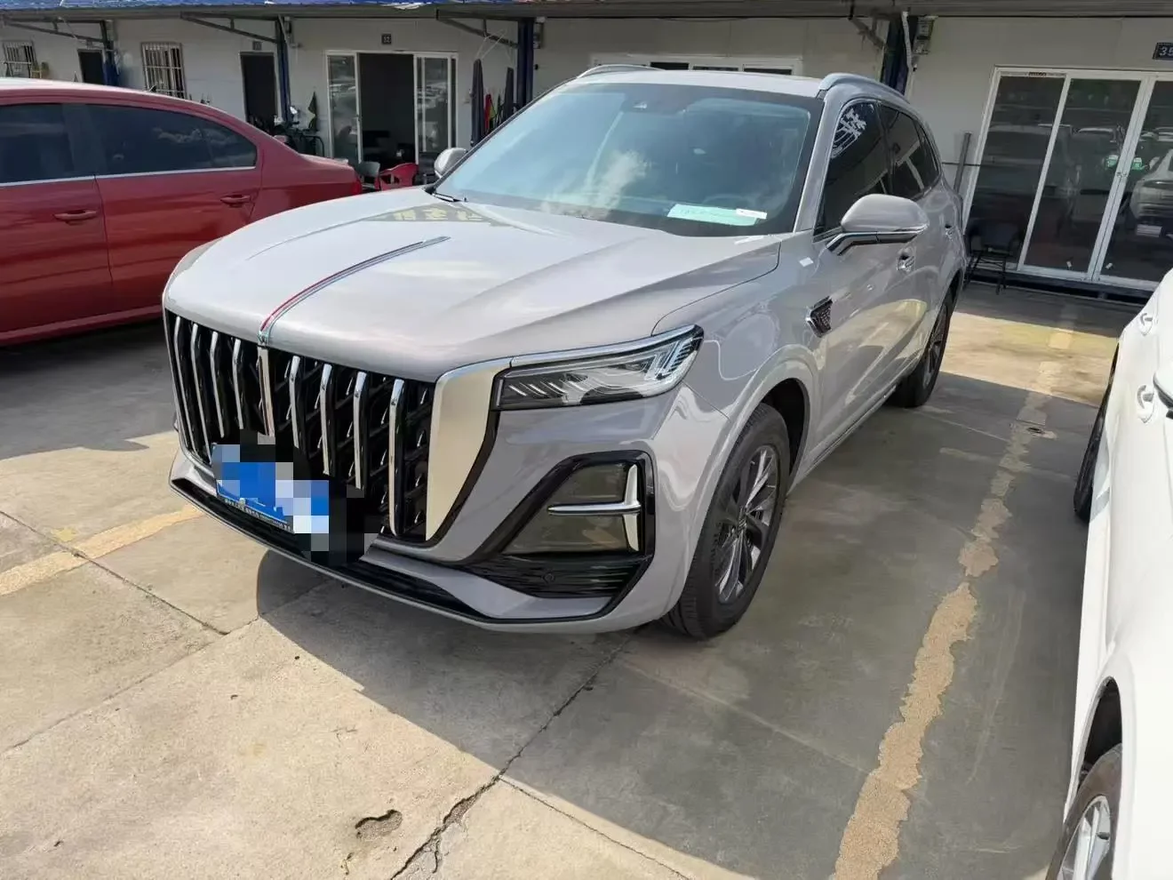 Hongqi HS5