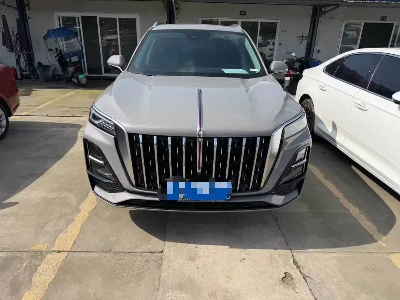 Hongqi HS5