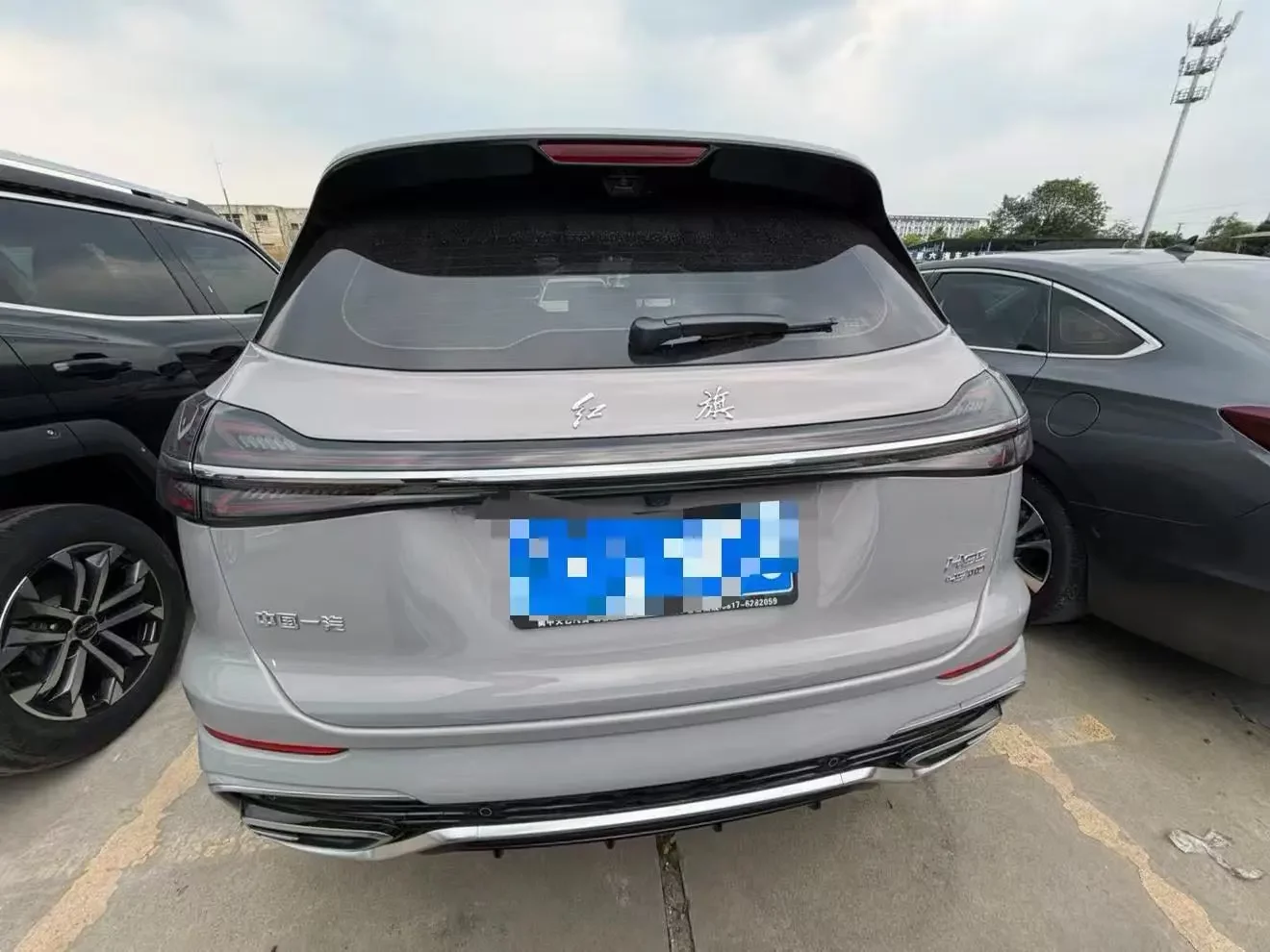 Hongqi HS5
