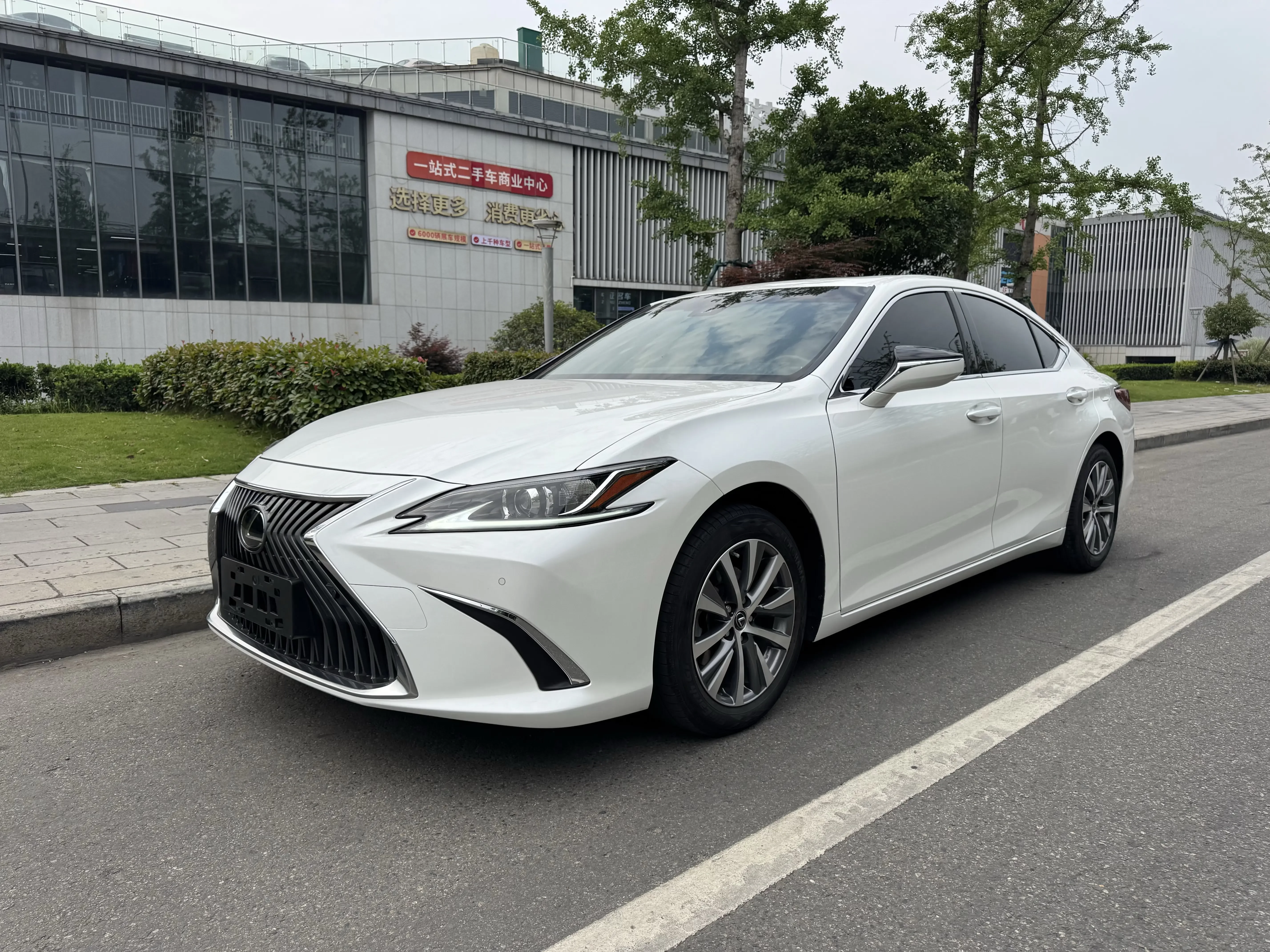 Lexus ES