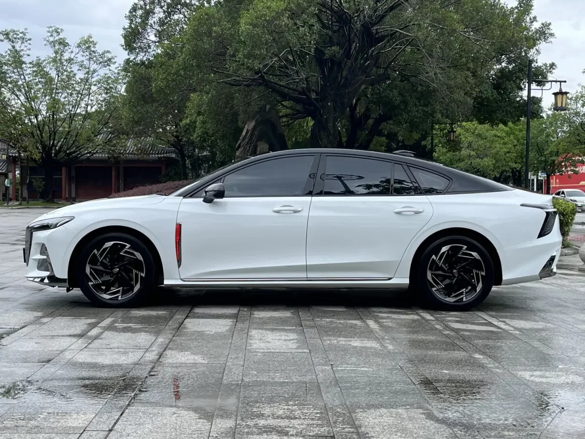 Hongqi H6