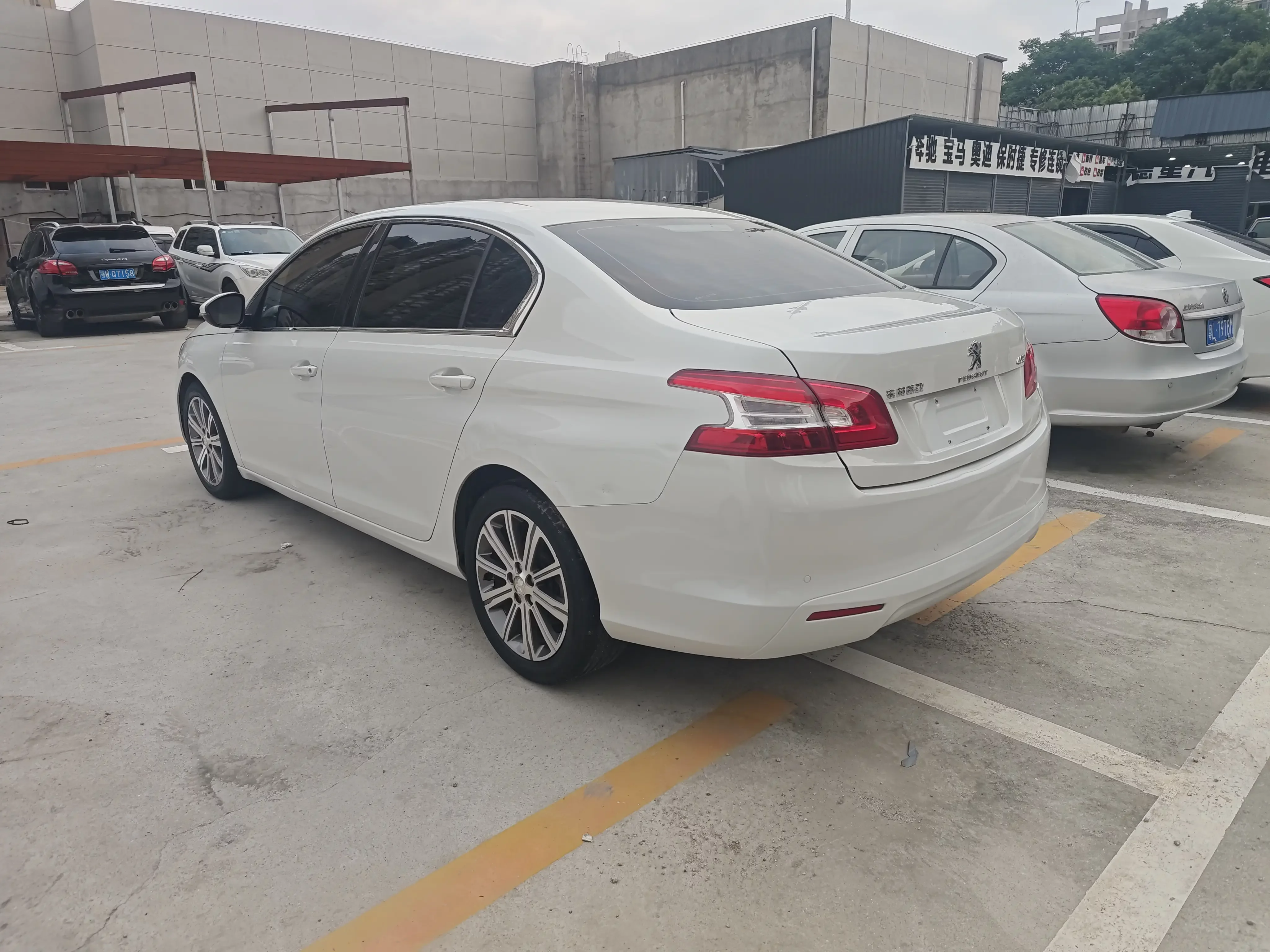 Peugeot 408