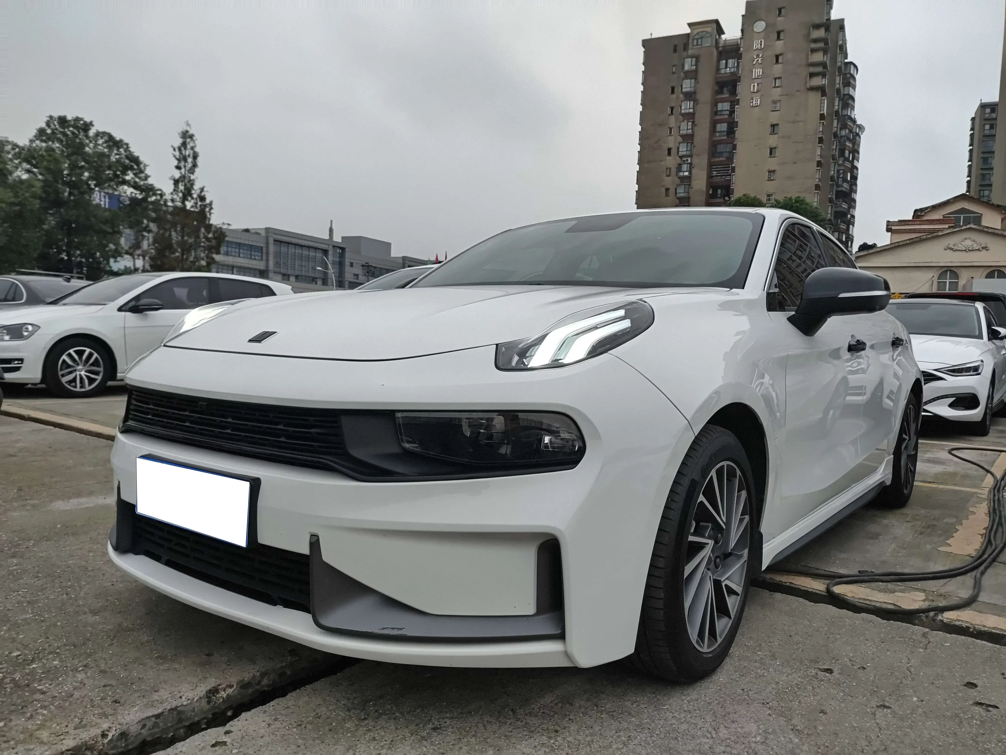 Lynk & Co 03