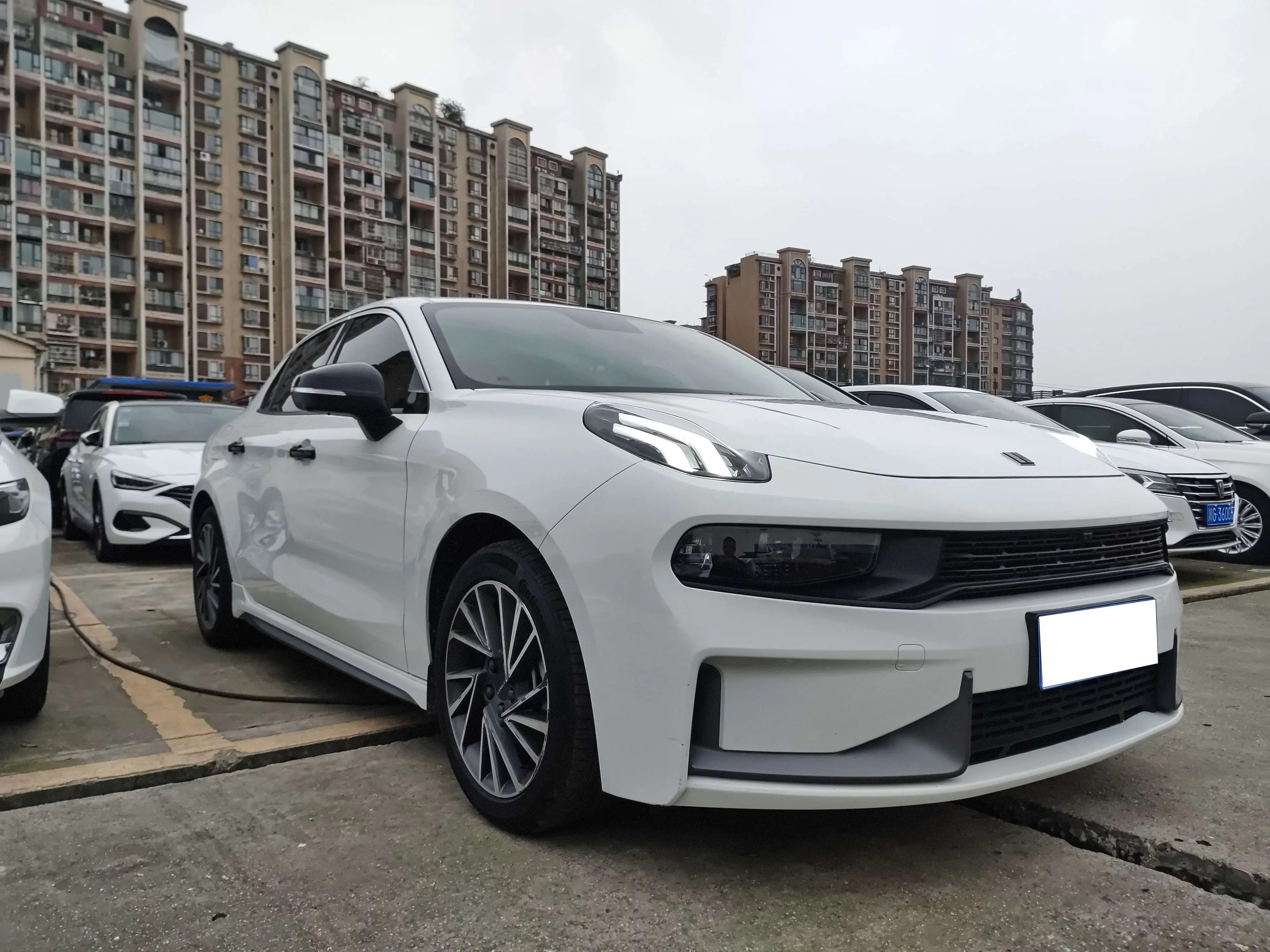 Lynk & Co 03