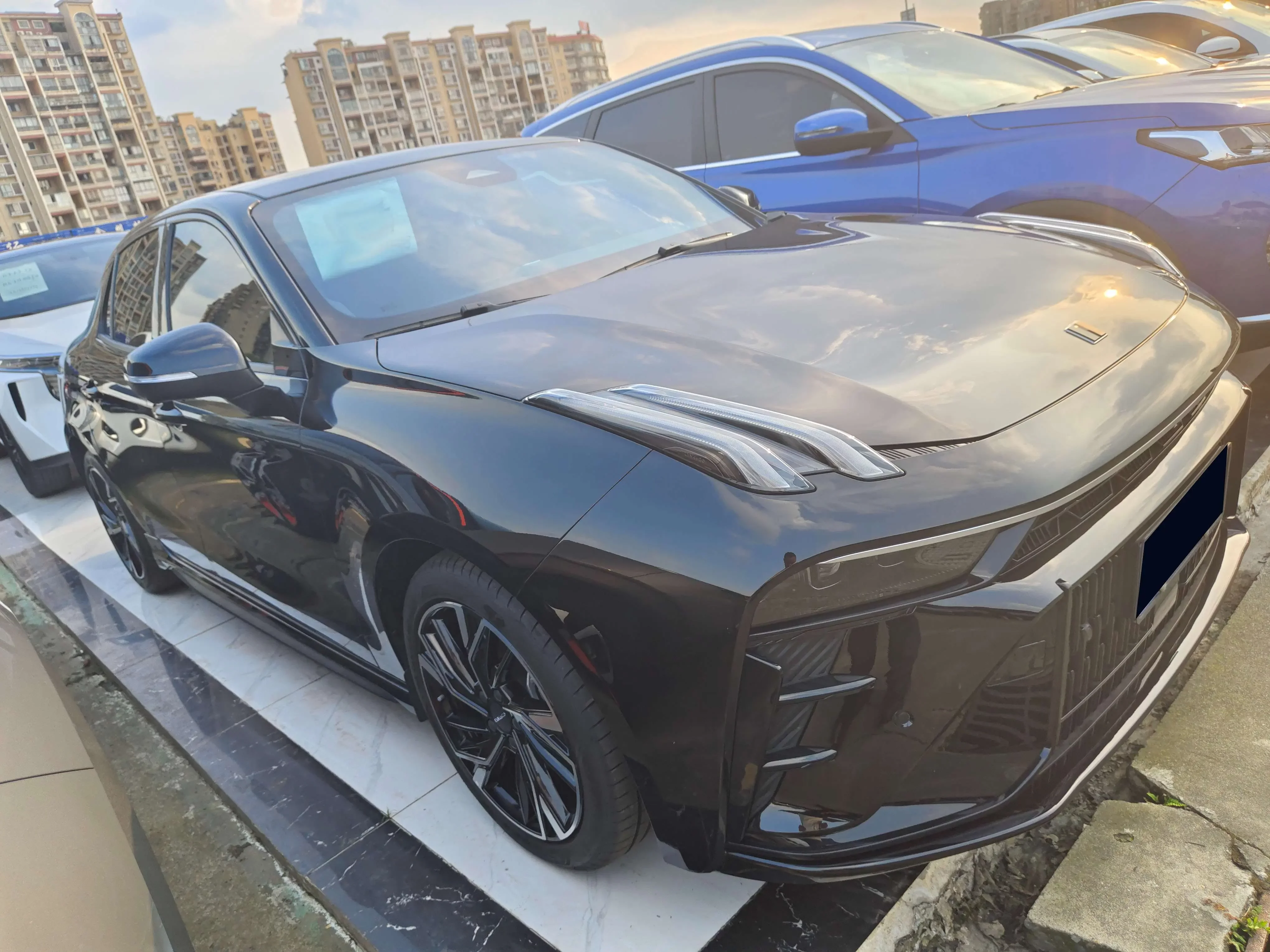 Lynk & Co 03
