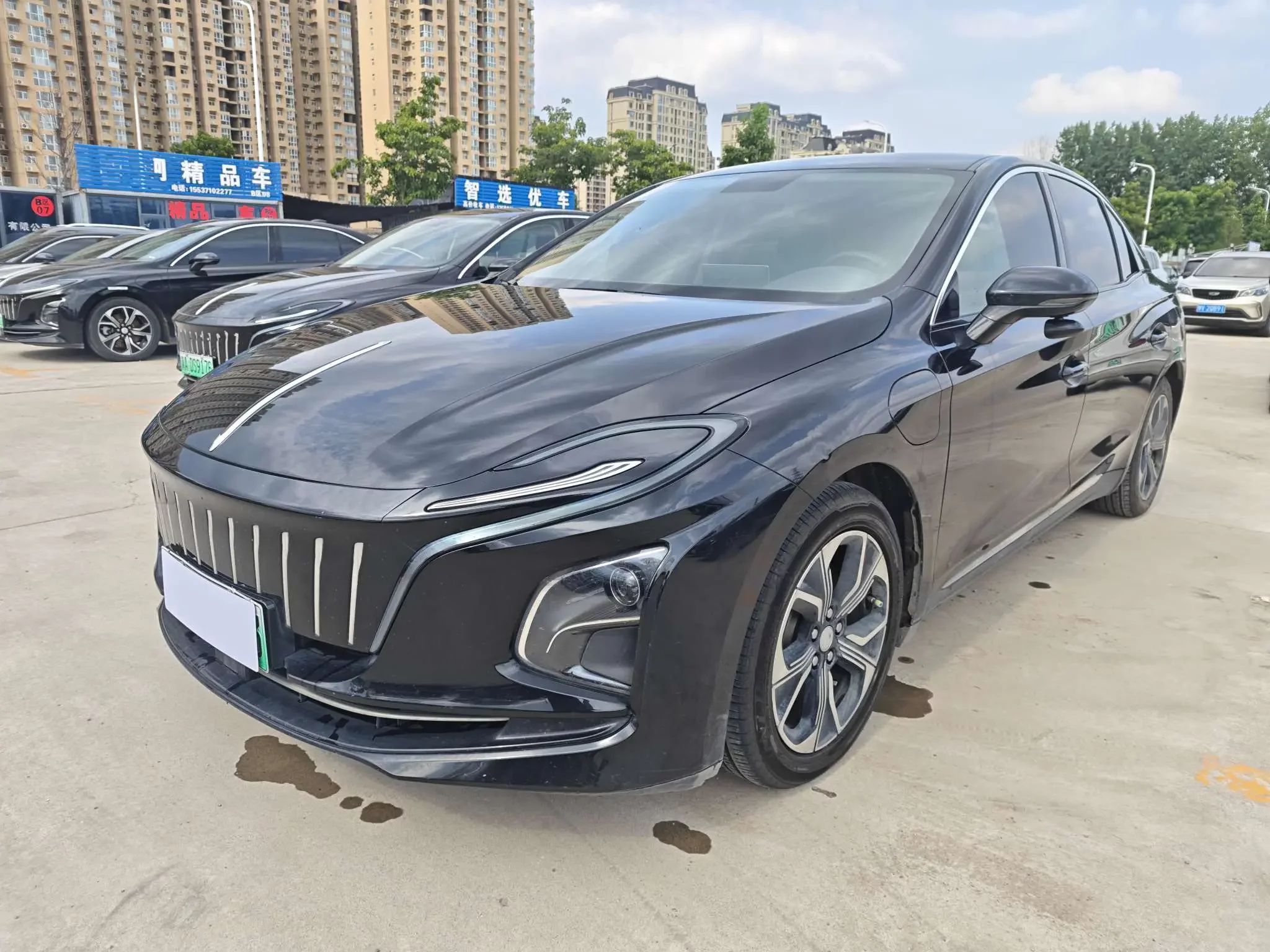 Hongqi E-QM5