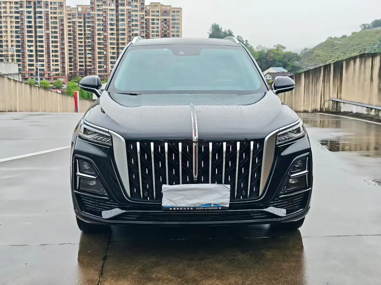 Hongqi HS5