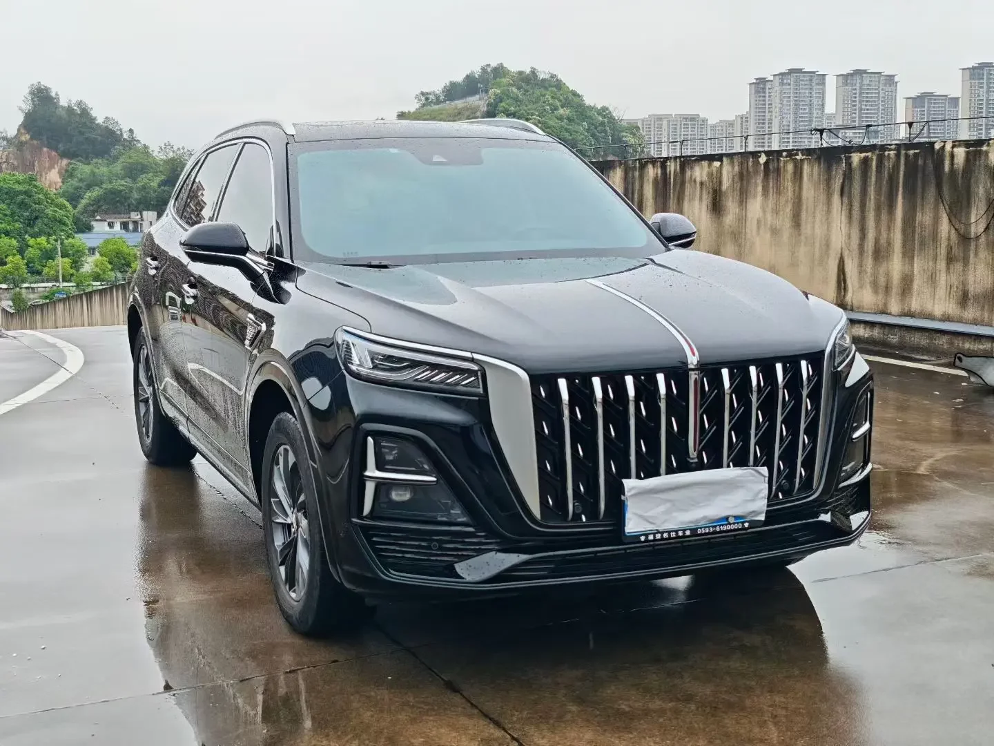 Hongqi HS5