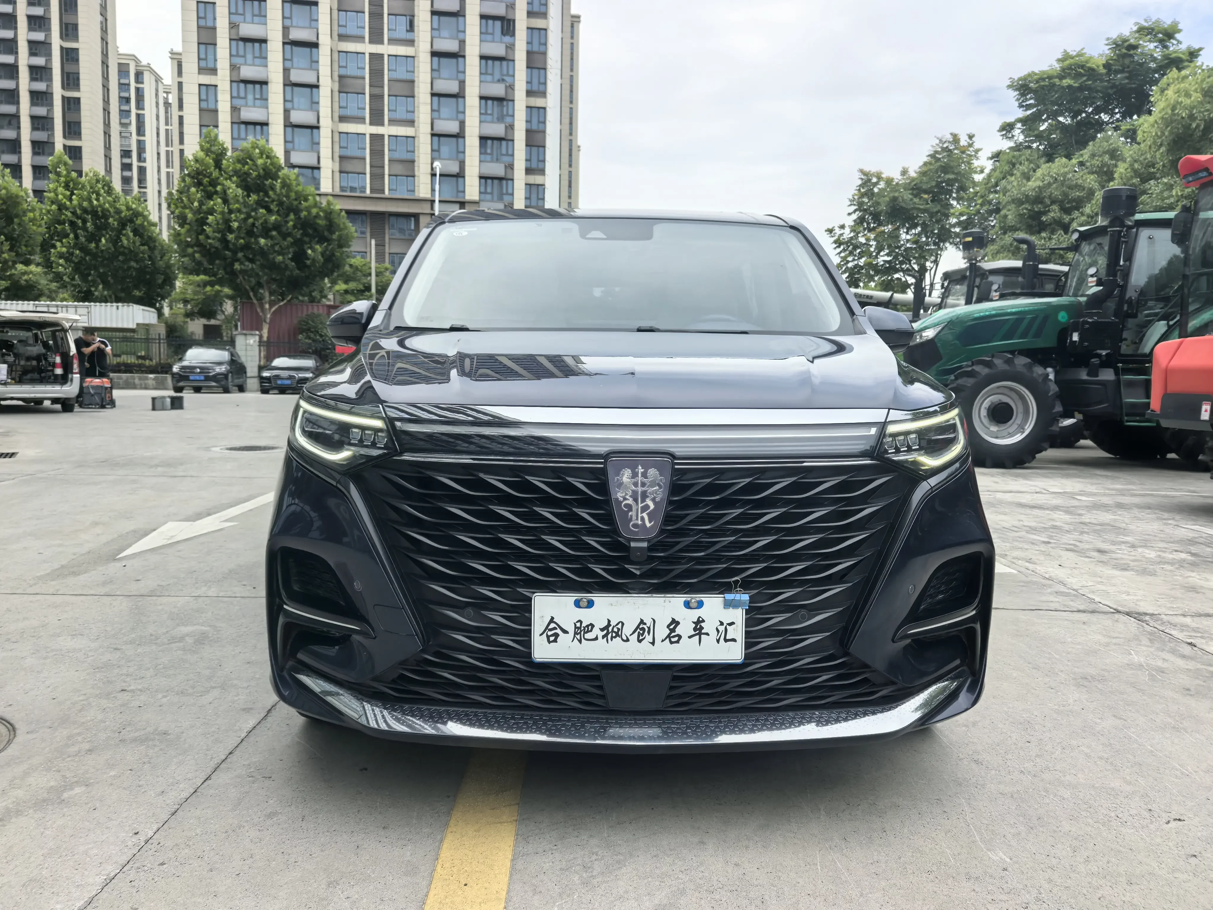 Roewe iMAX8