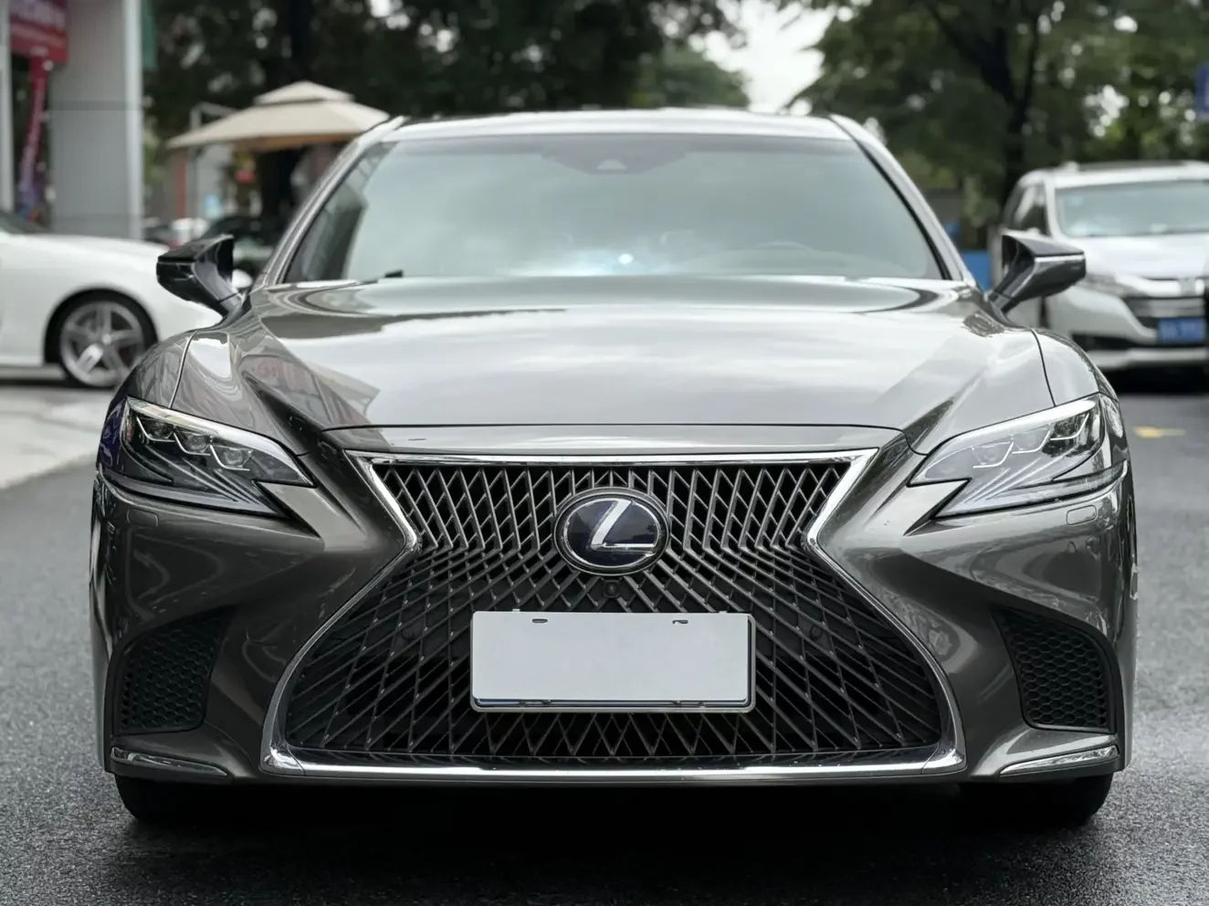 Lexus LS
