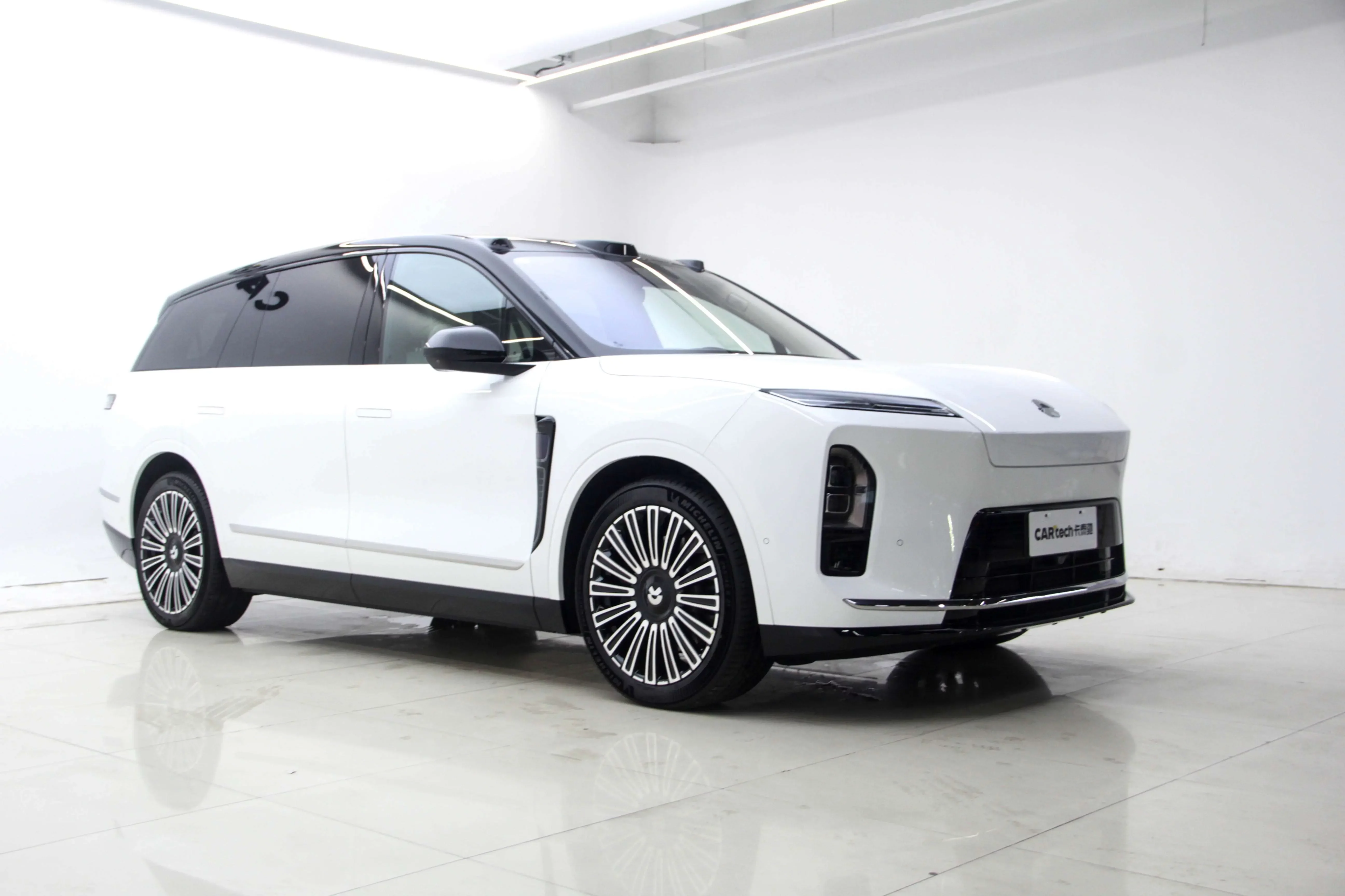NIO ES8