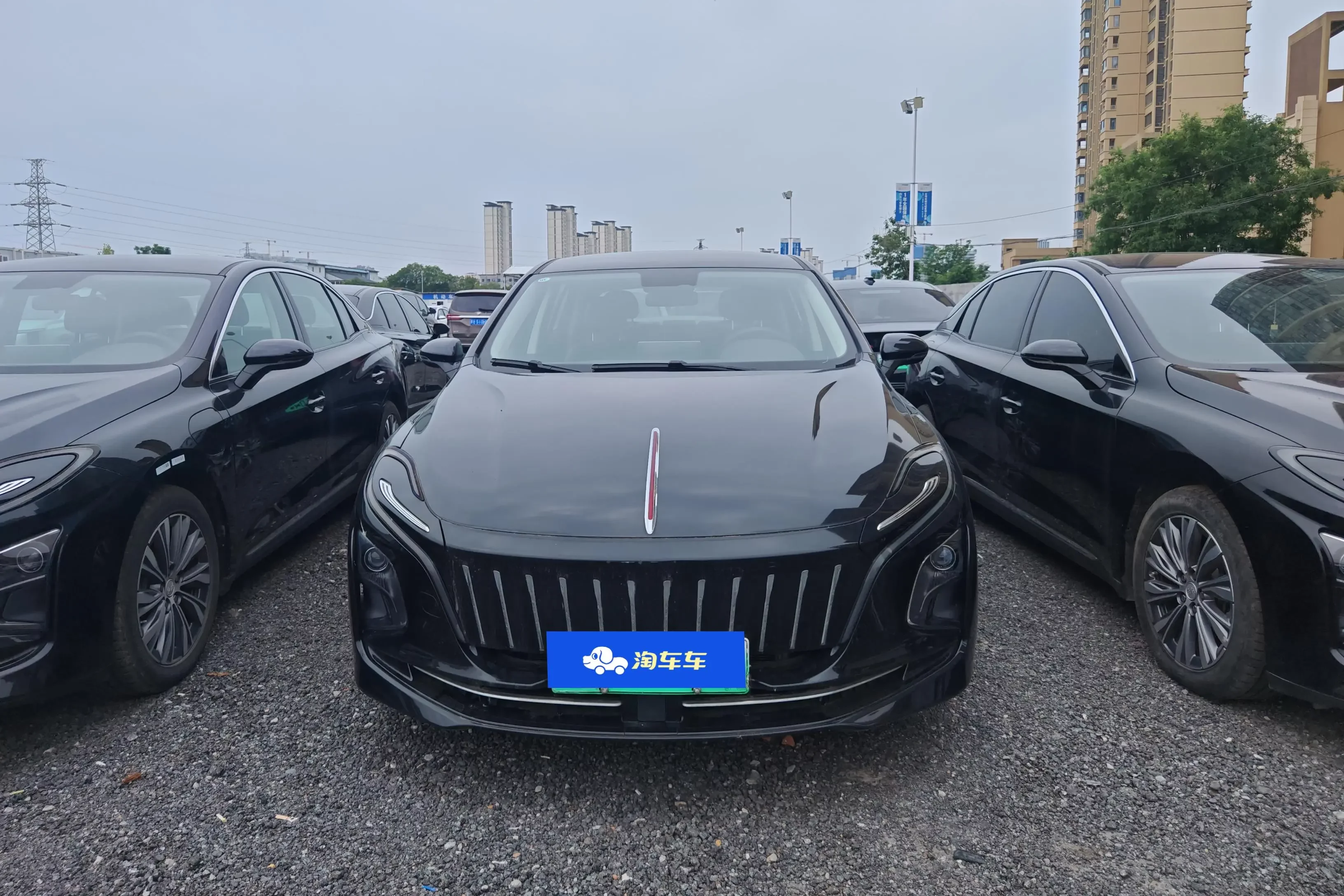 Hongqi E-QM5