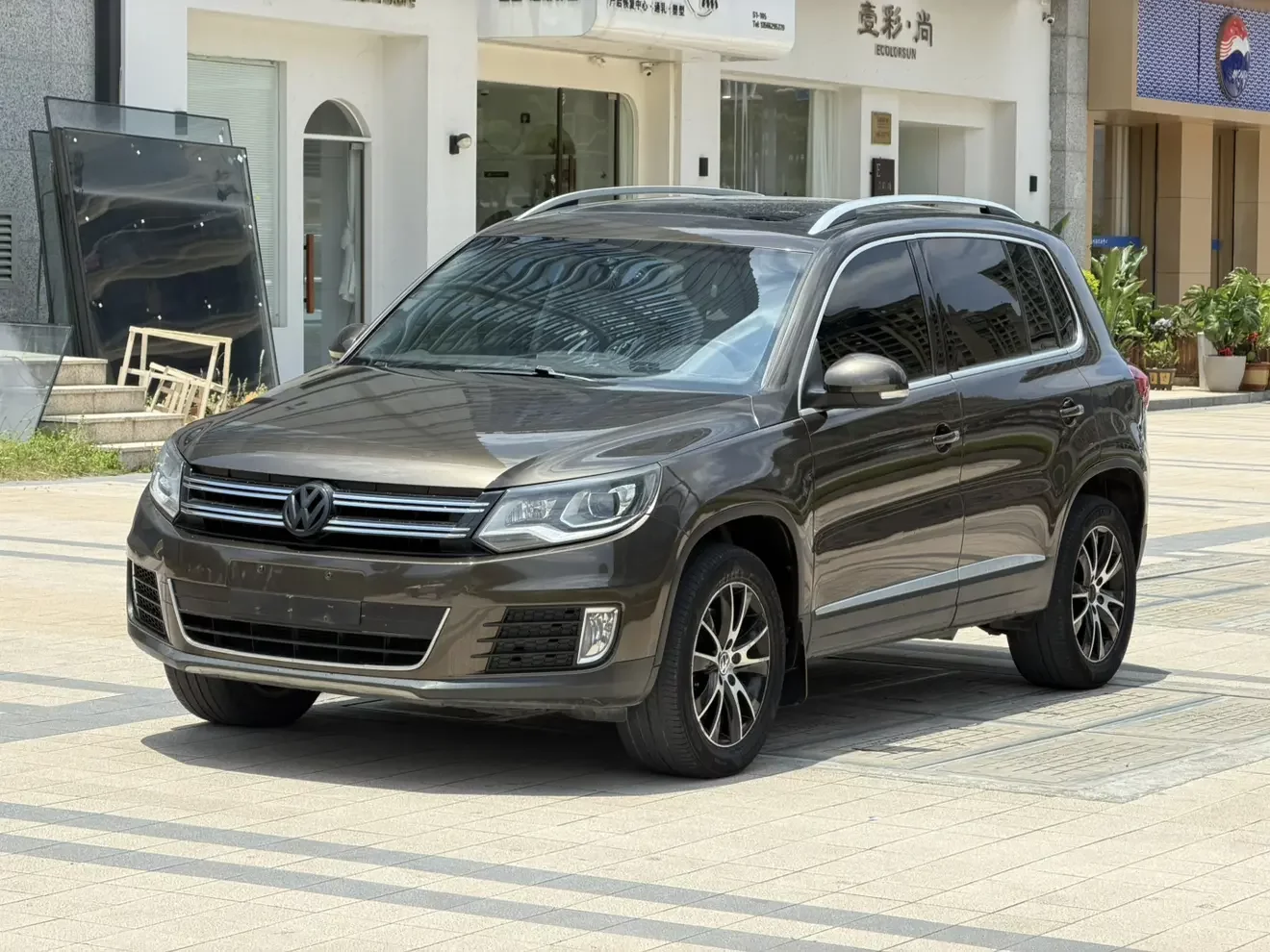 Volkswagen Tiguan (Tharu)