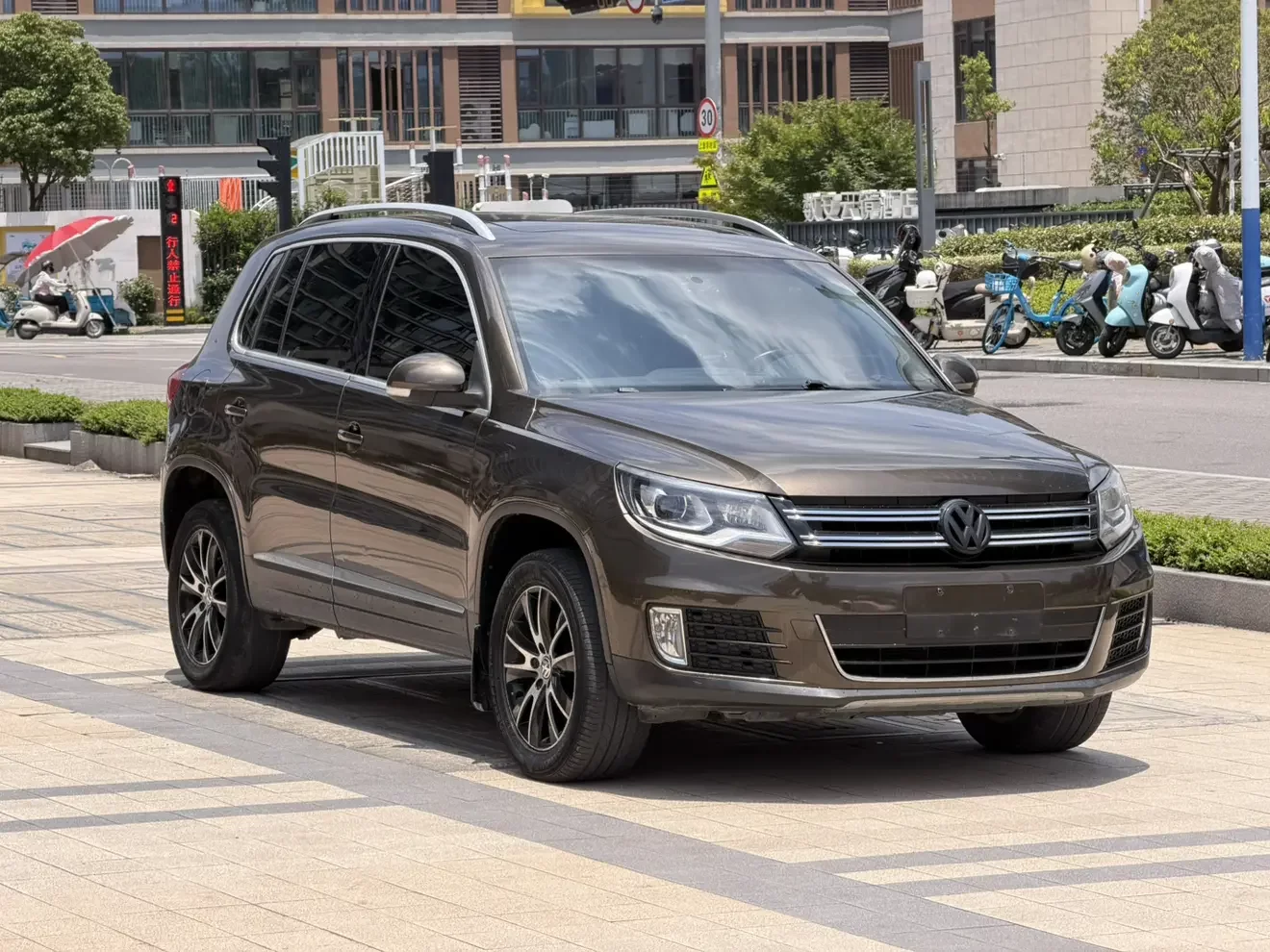 Volkswagen Tiguan (Tharu)