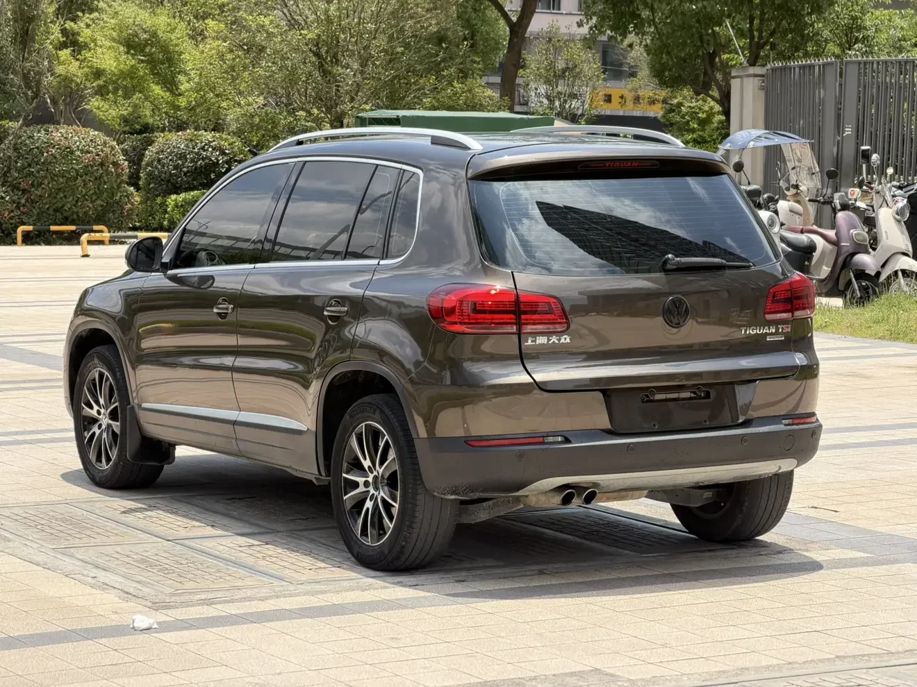 Volkswagen Tiguan (Tharu)