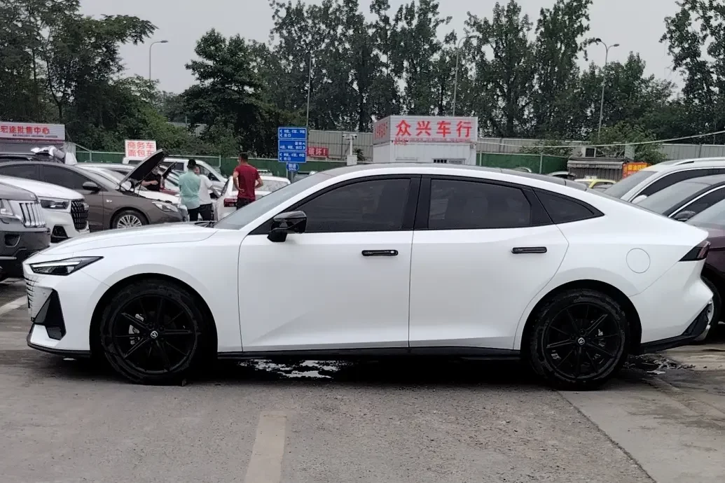 Changan UNI-V