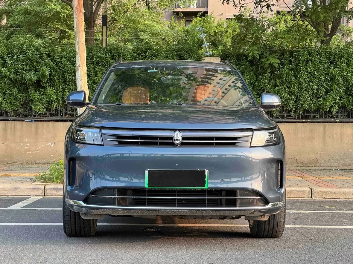 AITO M7 (Wenjie M7)  из Китая