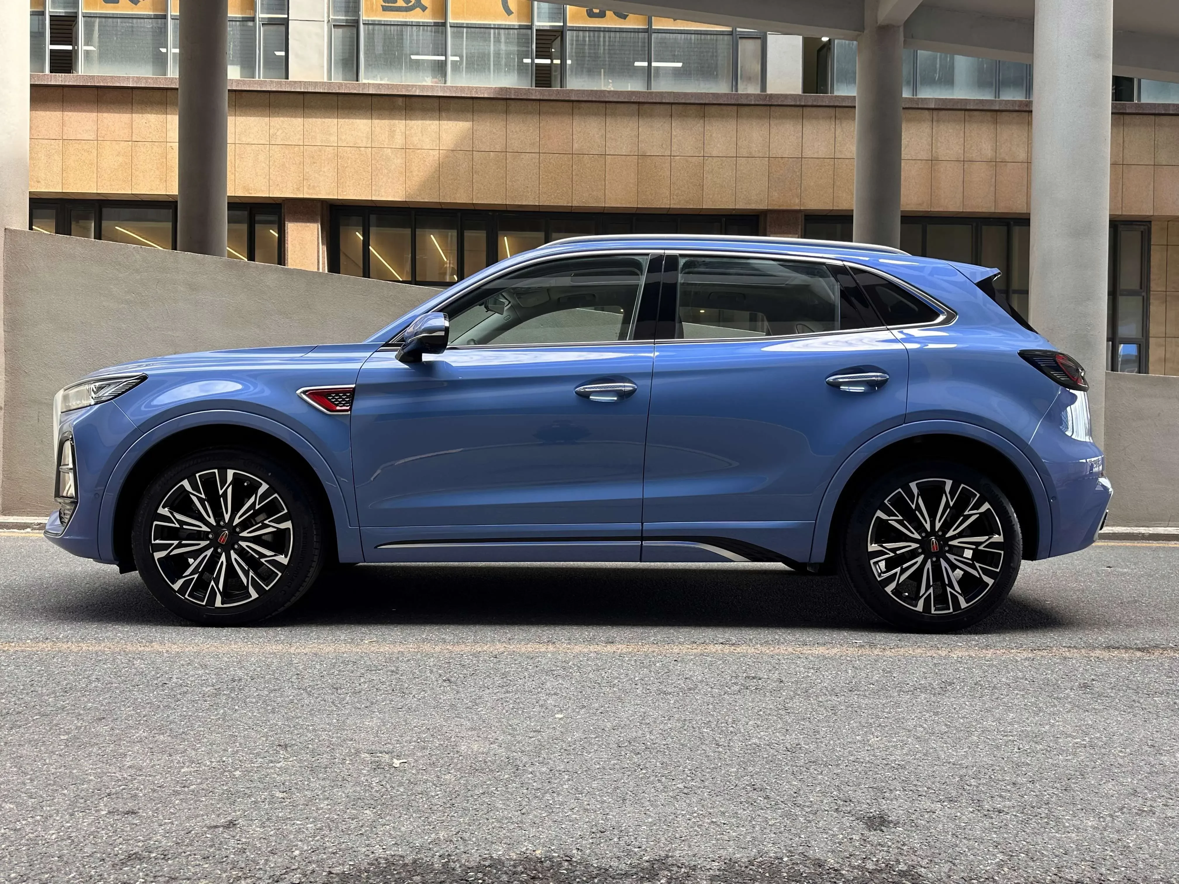 Hongqi HS5
