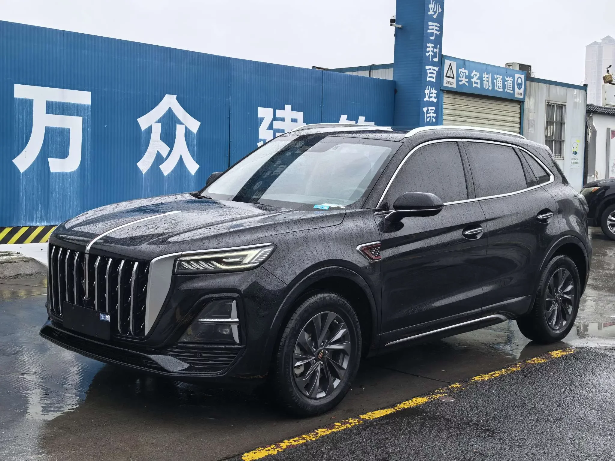 Hongqi HS5