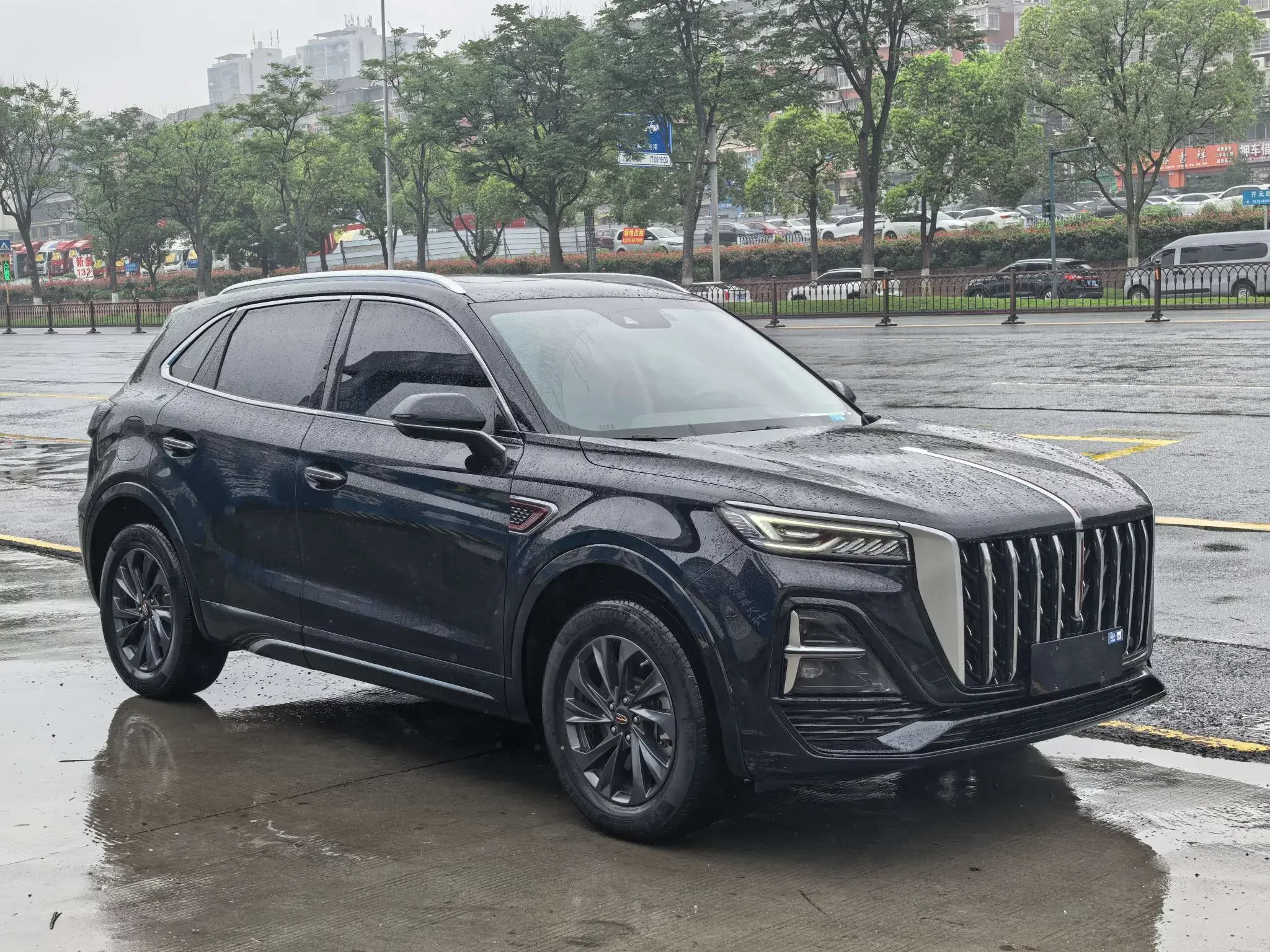 Hongqi HS5
