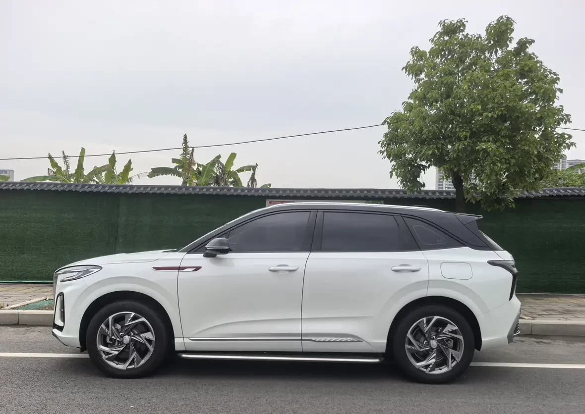 Hongqi HS3 PHEV