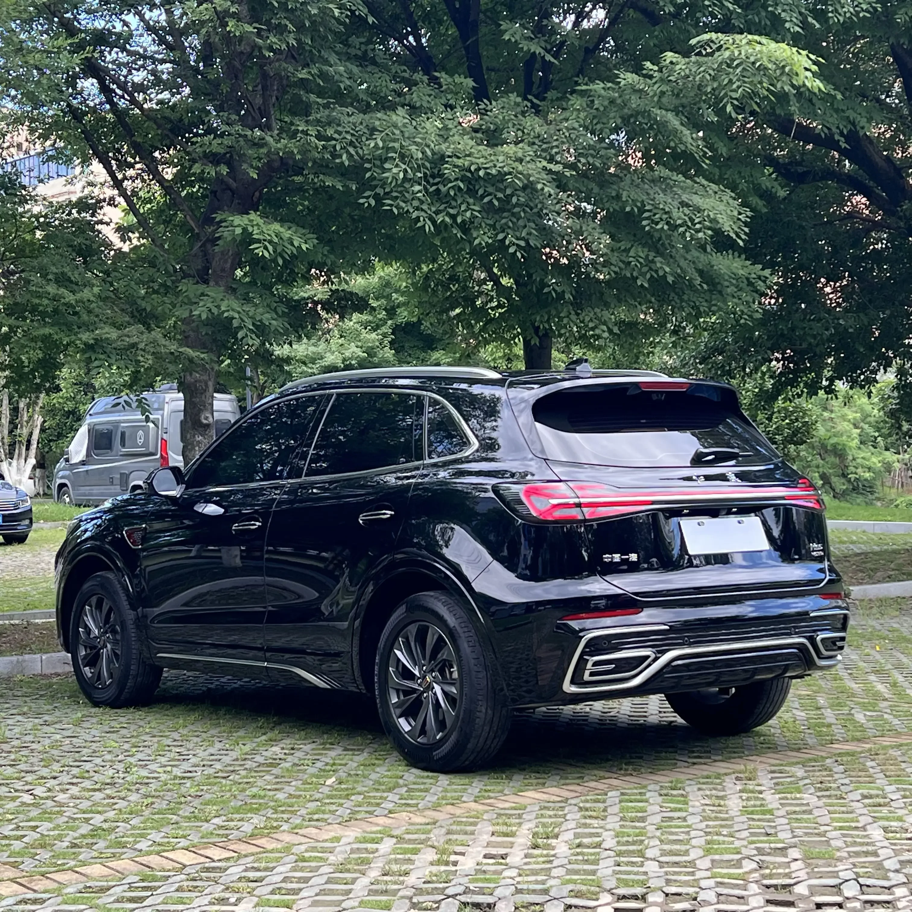 Hongqi HS5