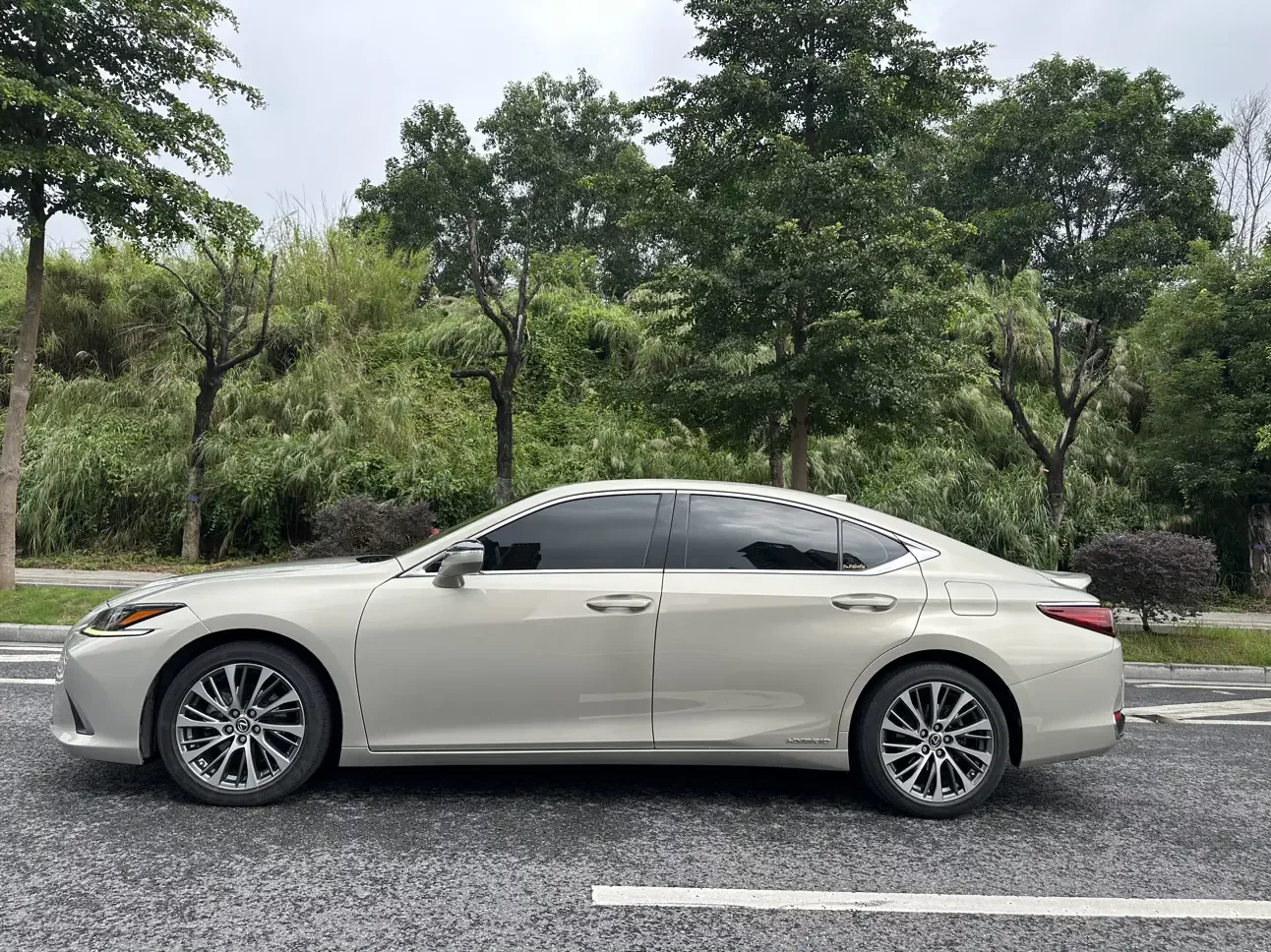Lexus ES