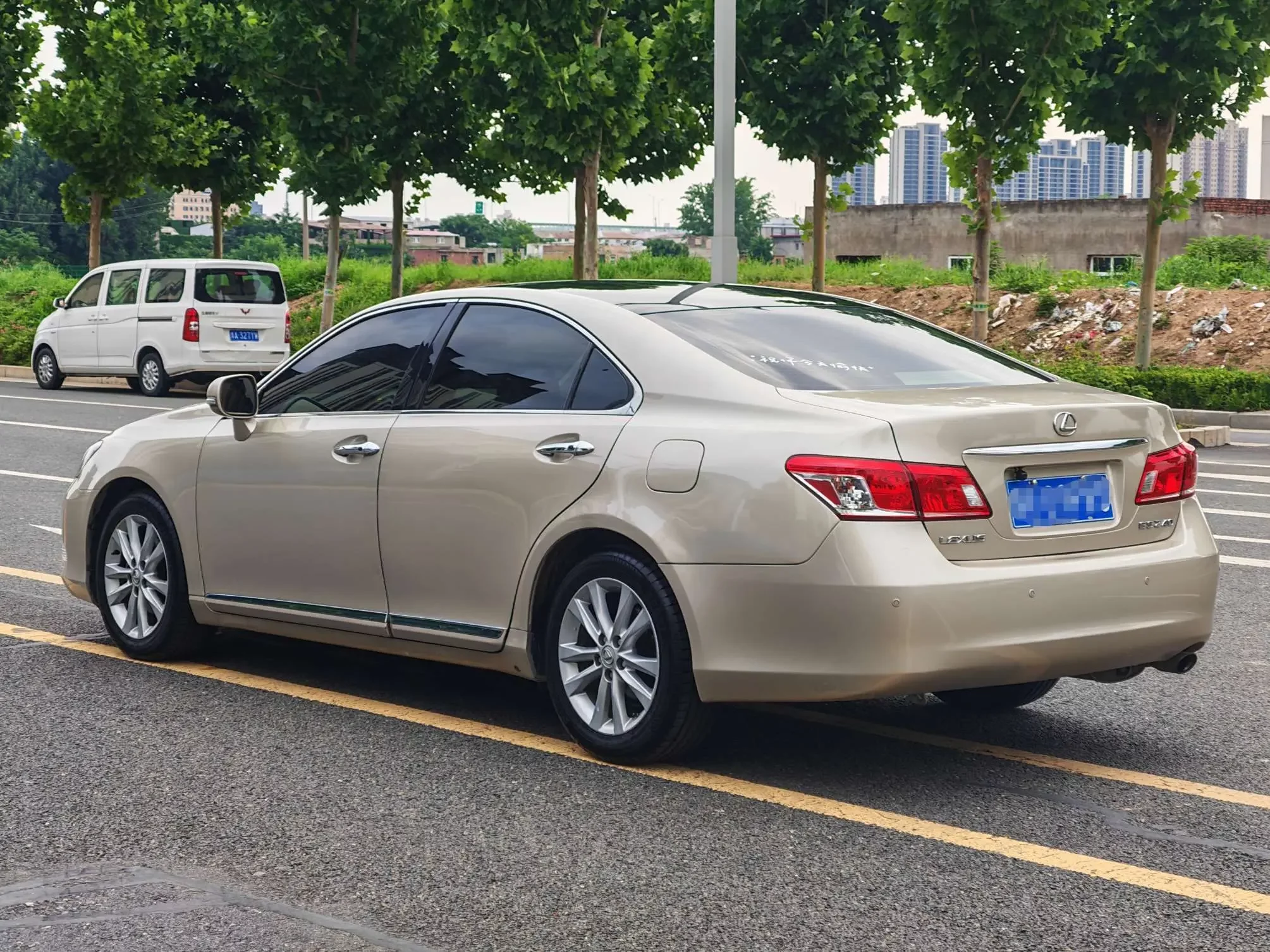 Lexus ES