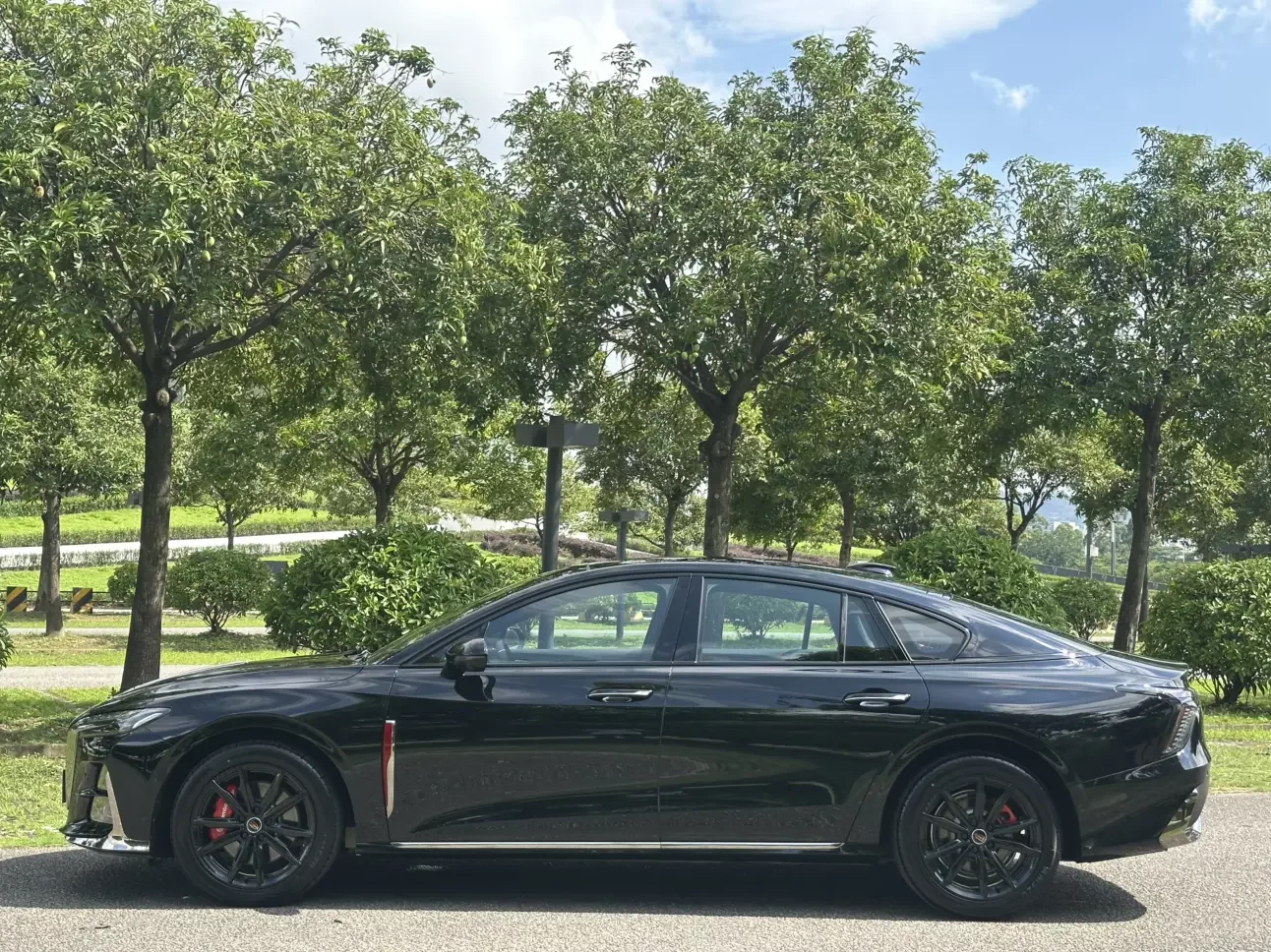 Hongqi H6