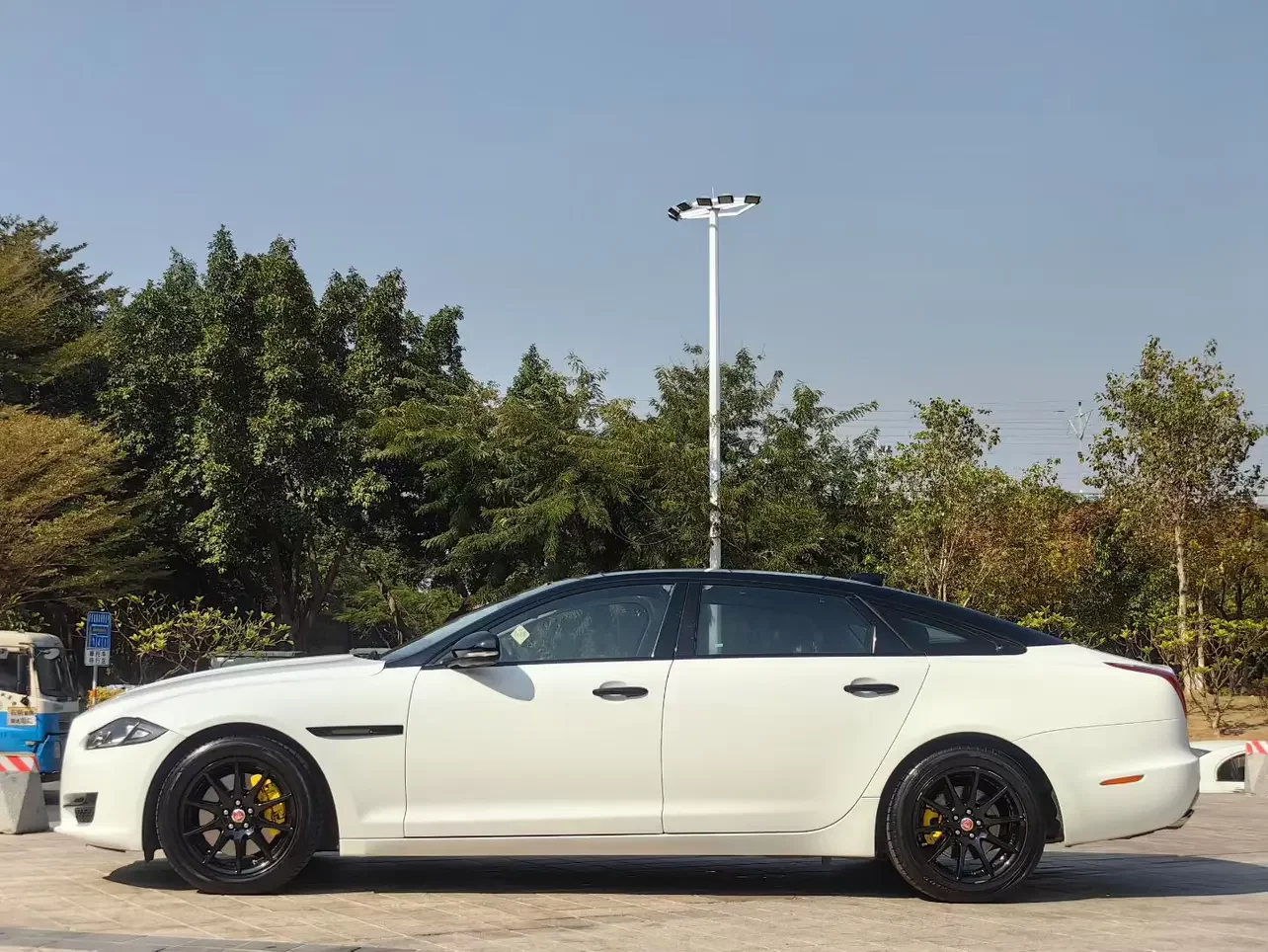 Jaguar XJ