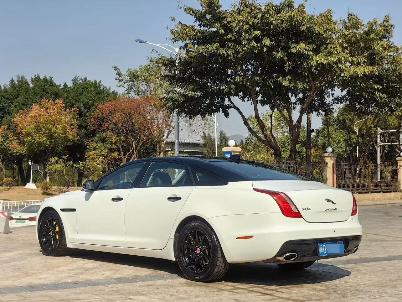 Jaguar XJ