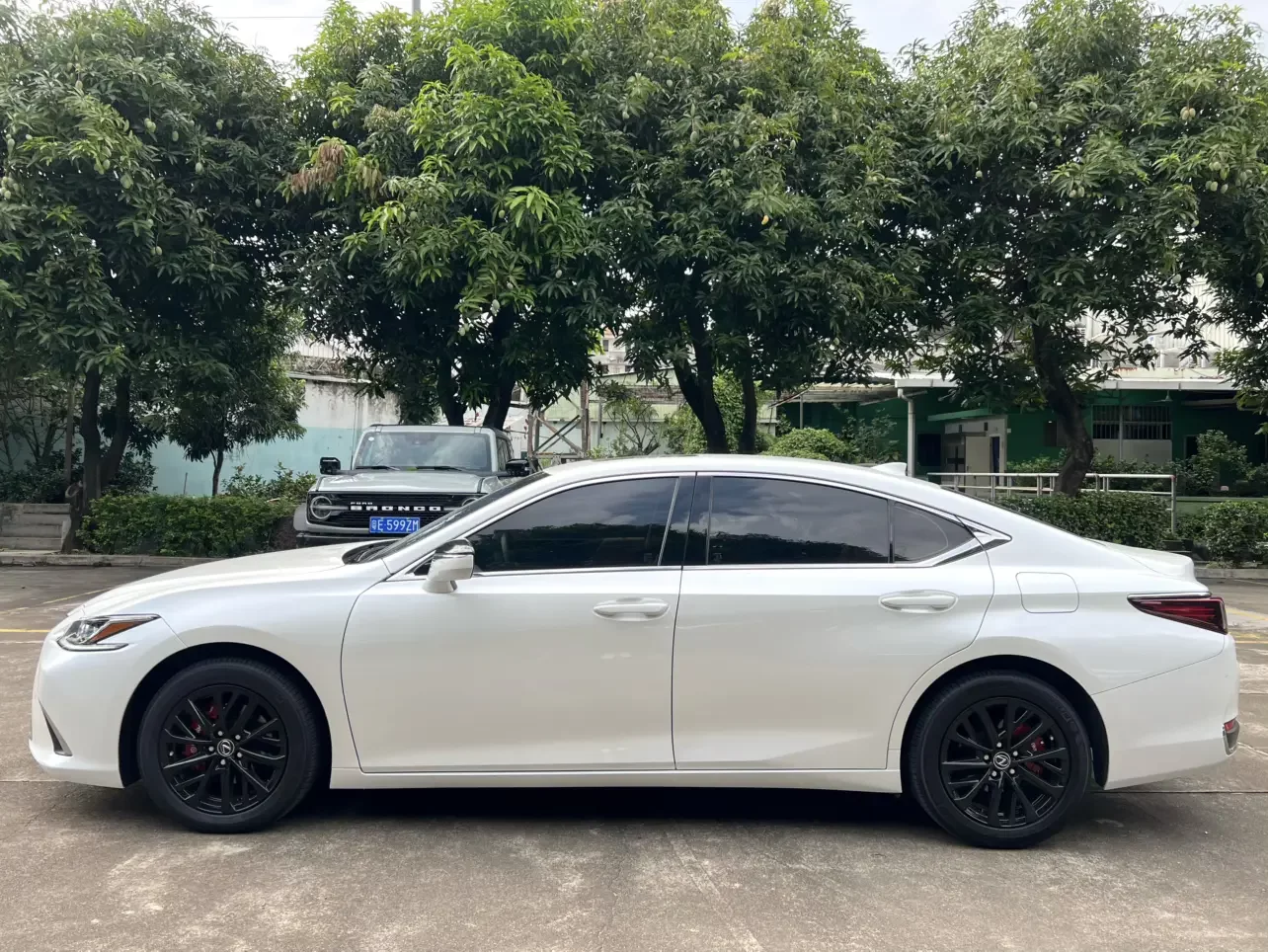 Lexus ES