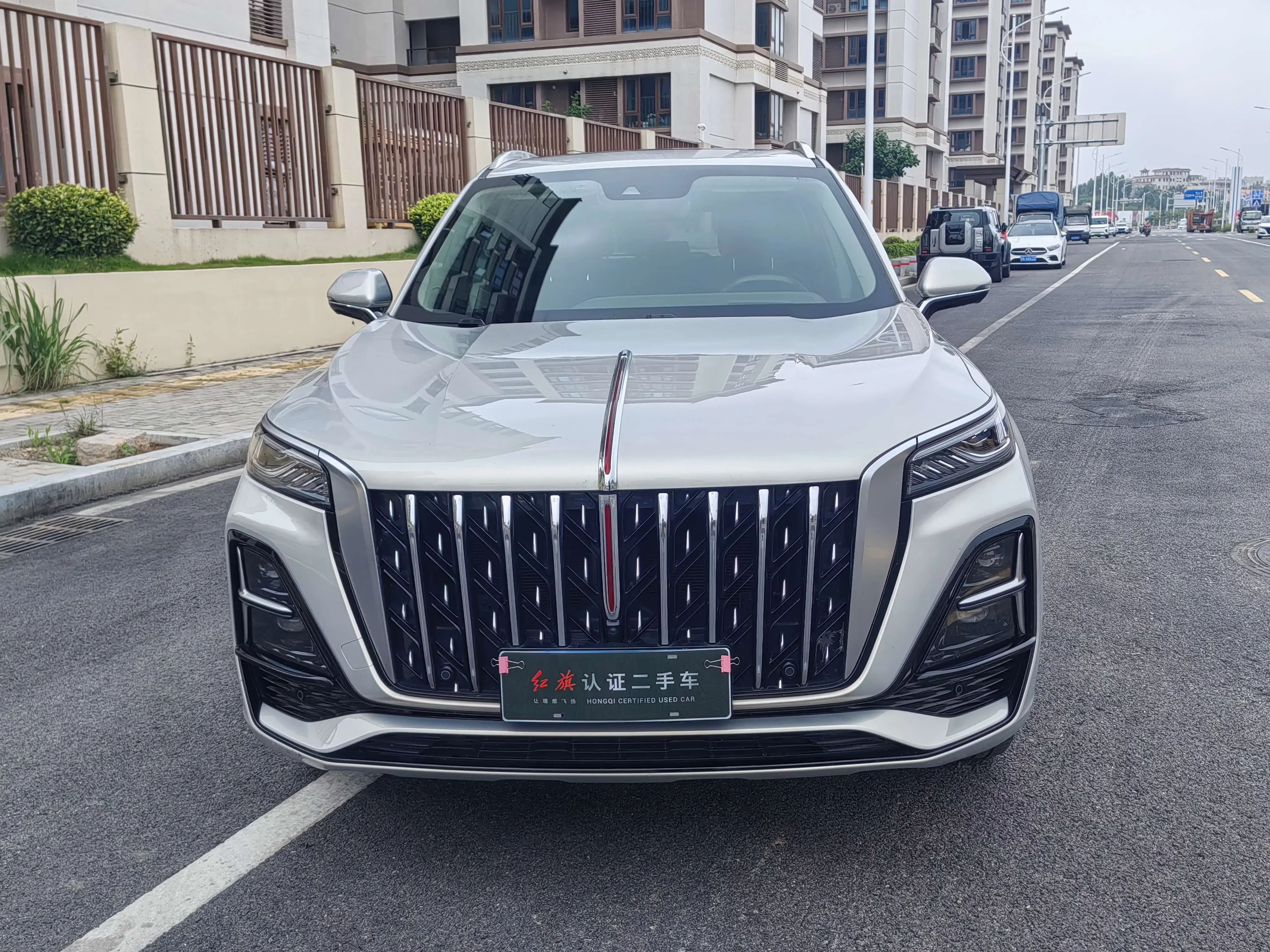 Hongqi HS5